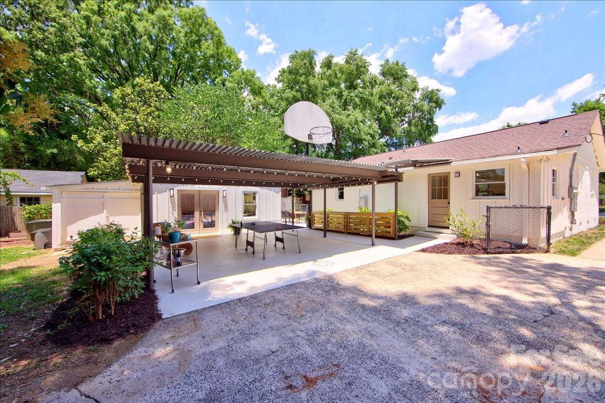 1924 Bentley Place — Charlotte