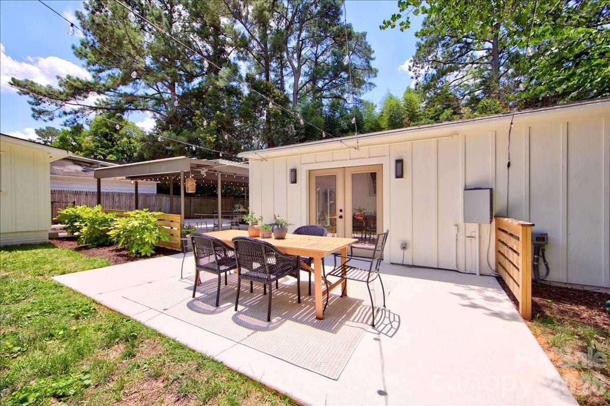 1924 Bentley Place — Charlotte