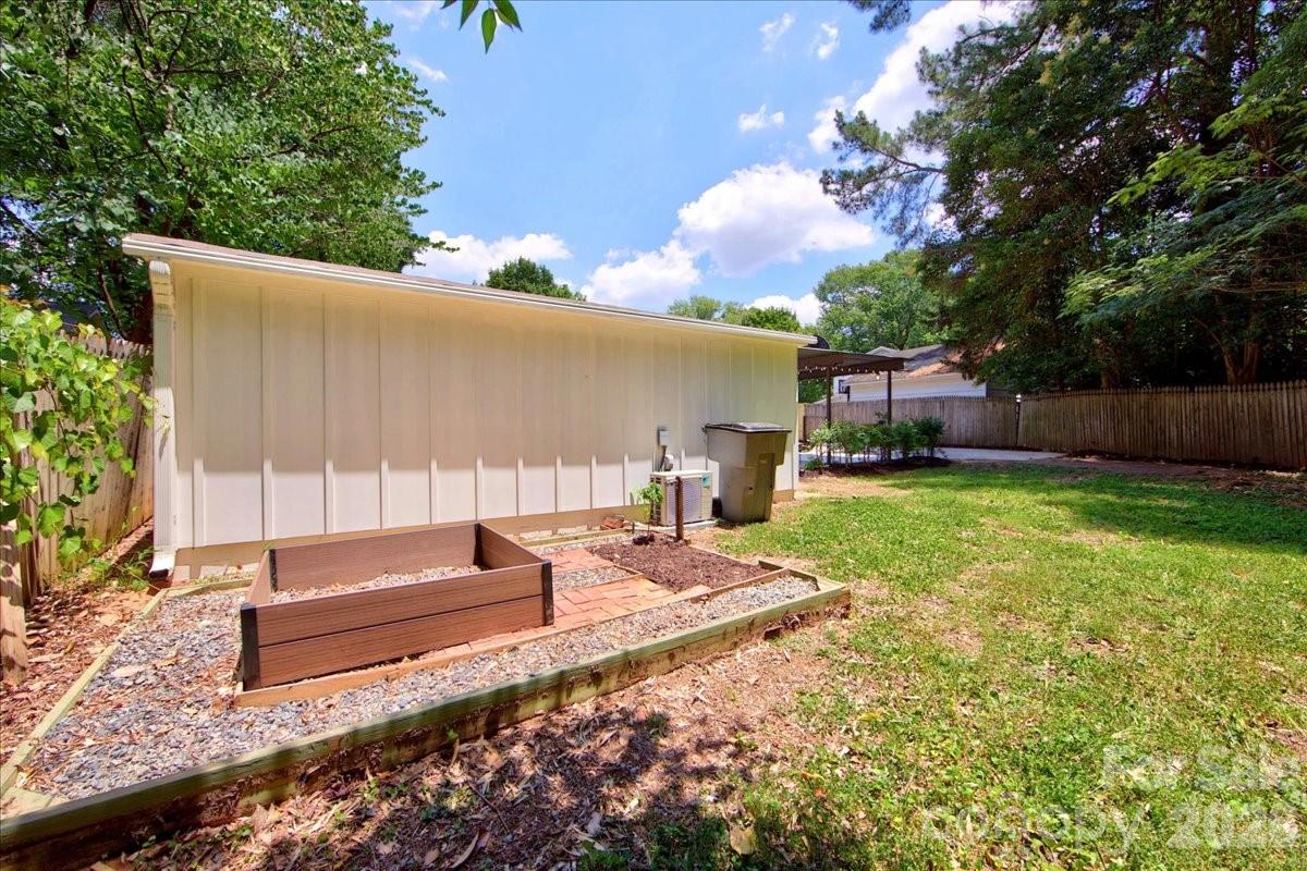1924 Bentley Place — Charlotte