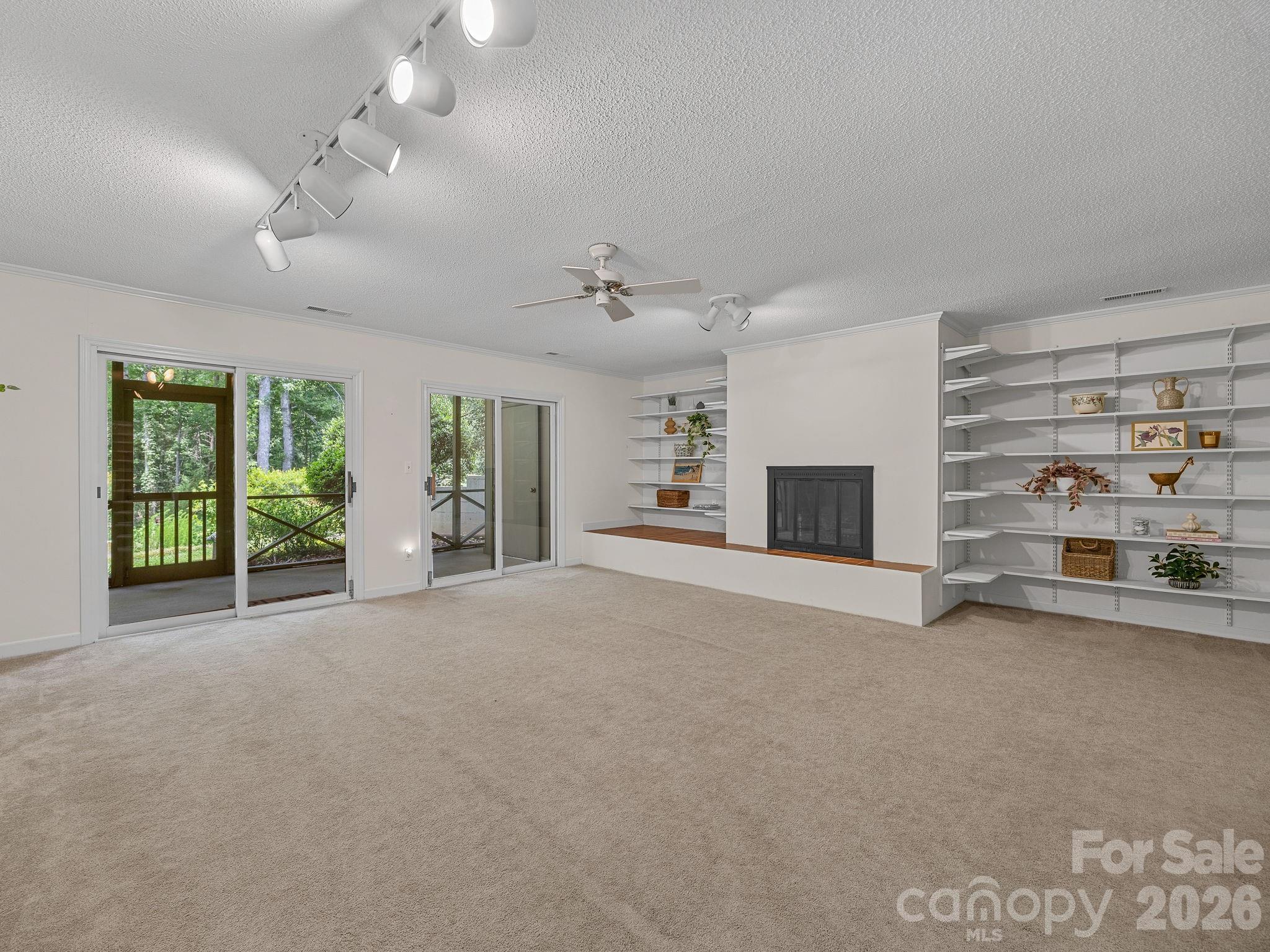 12 Hunting Country Trail — Tryon