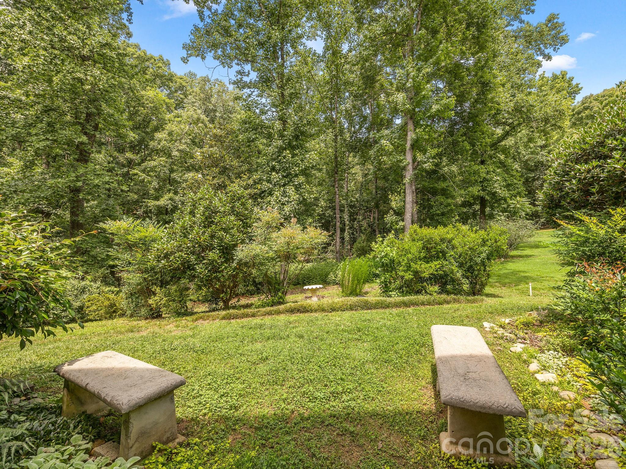 12 Hunting Country Trail — Tryon