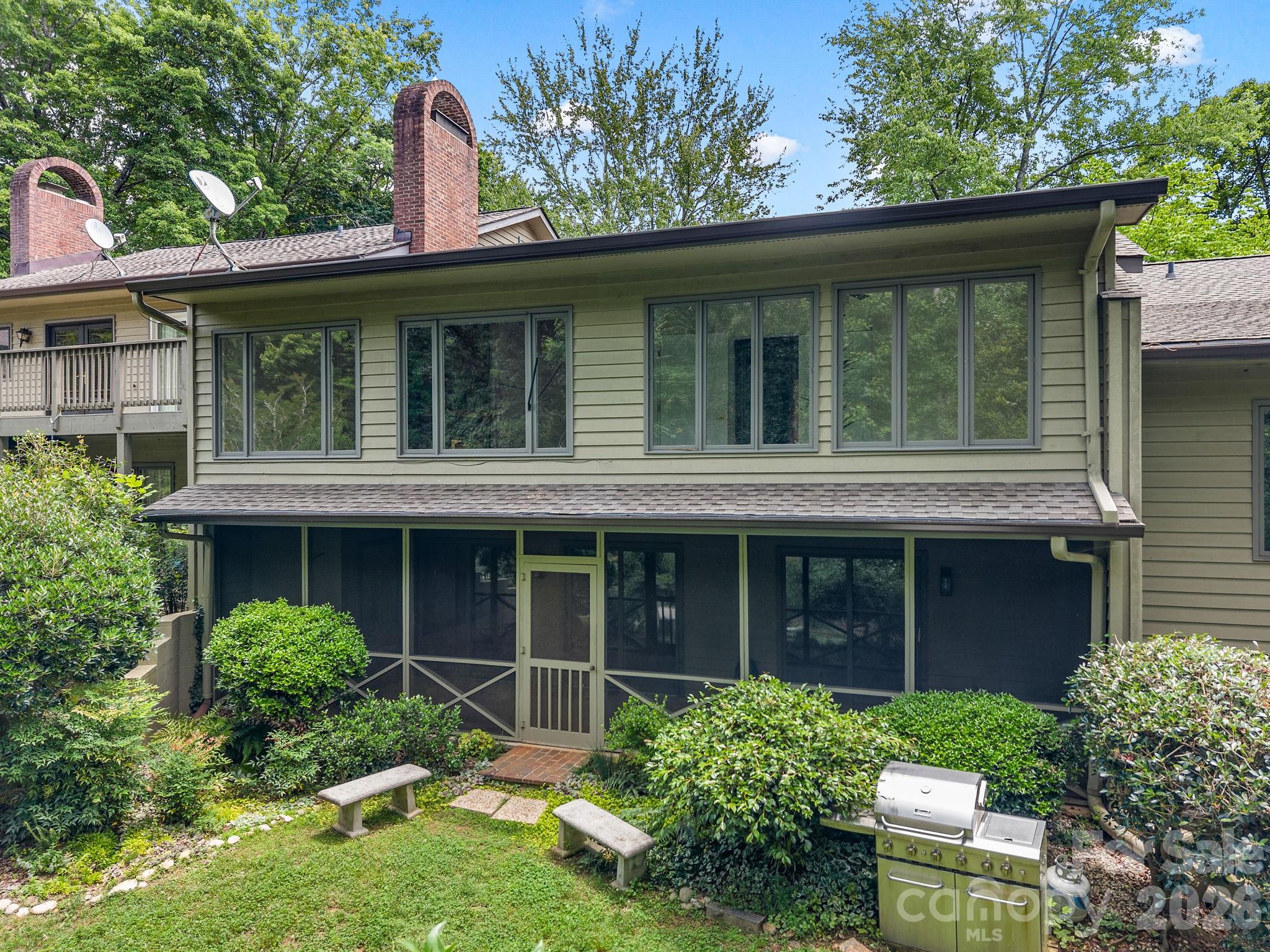 12 Hunting Country Trail — Tryon