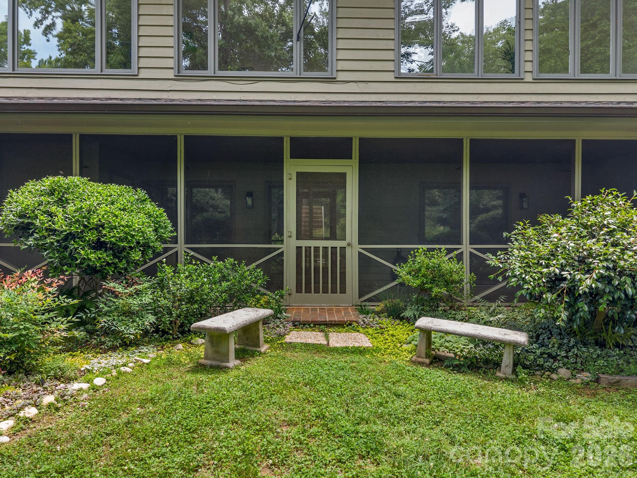 12 Hunting Country Trail — Tryon