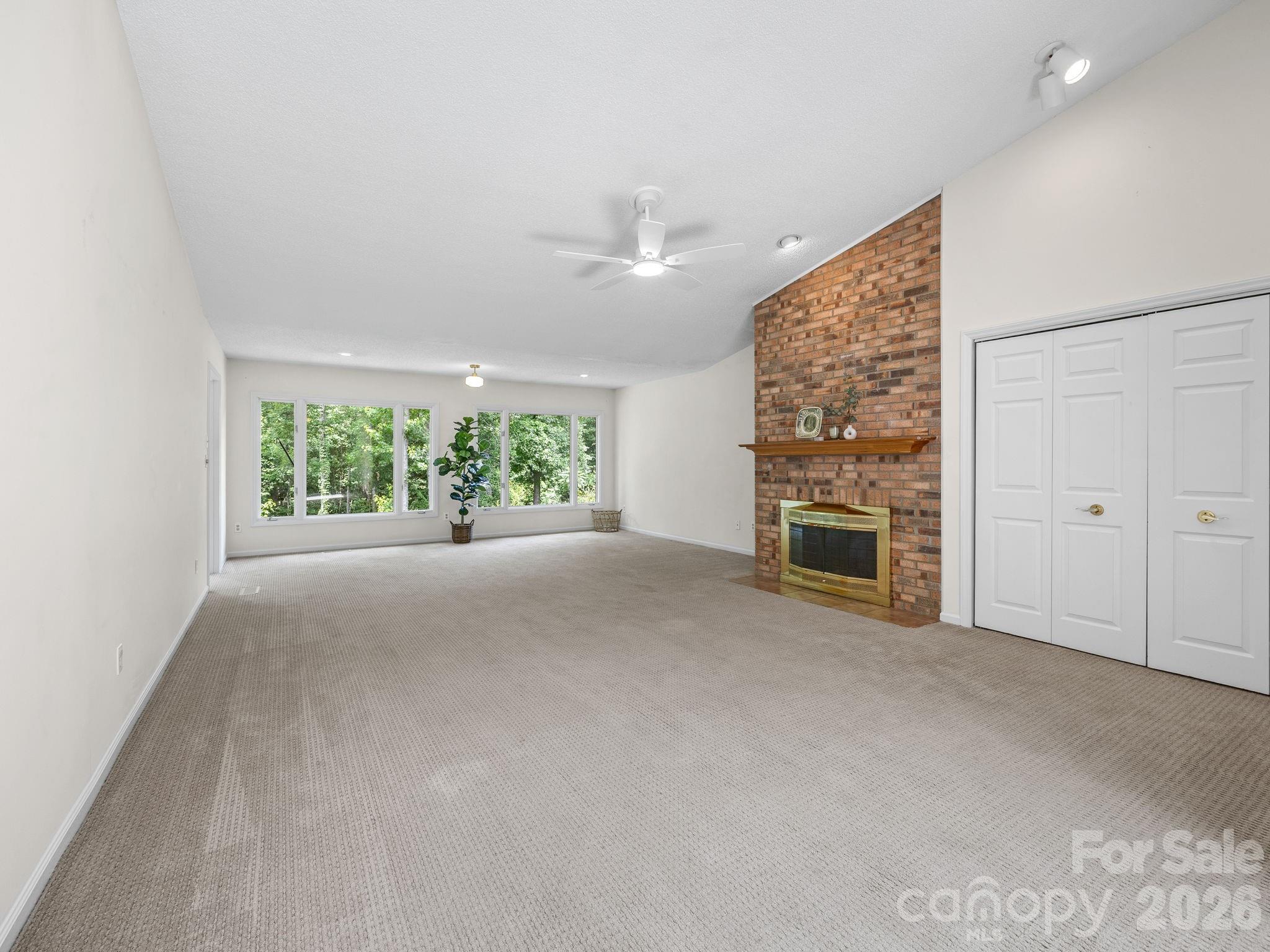 12 Hunting Country Trail — Tryon