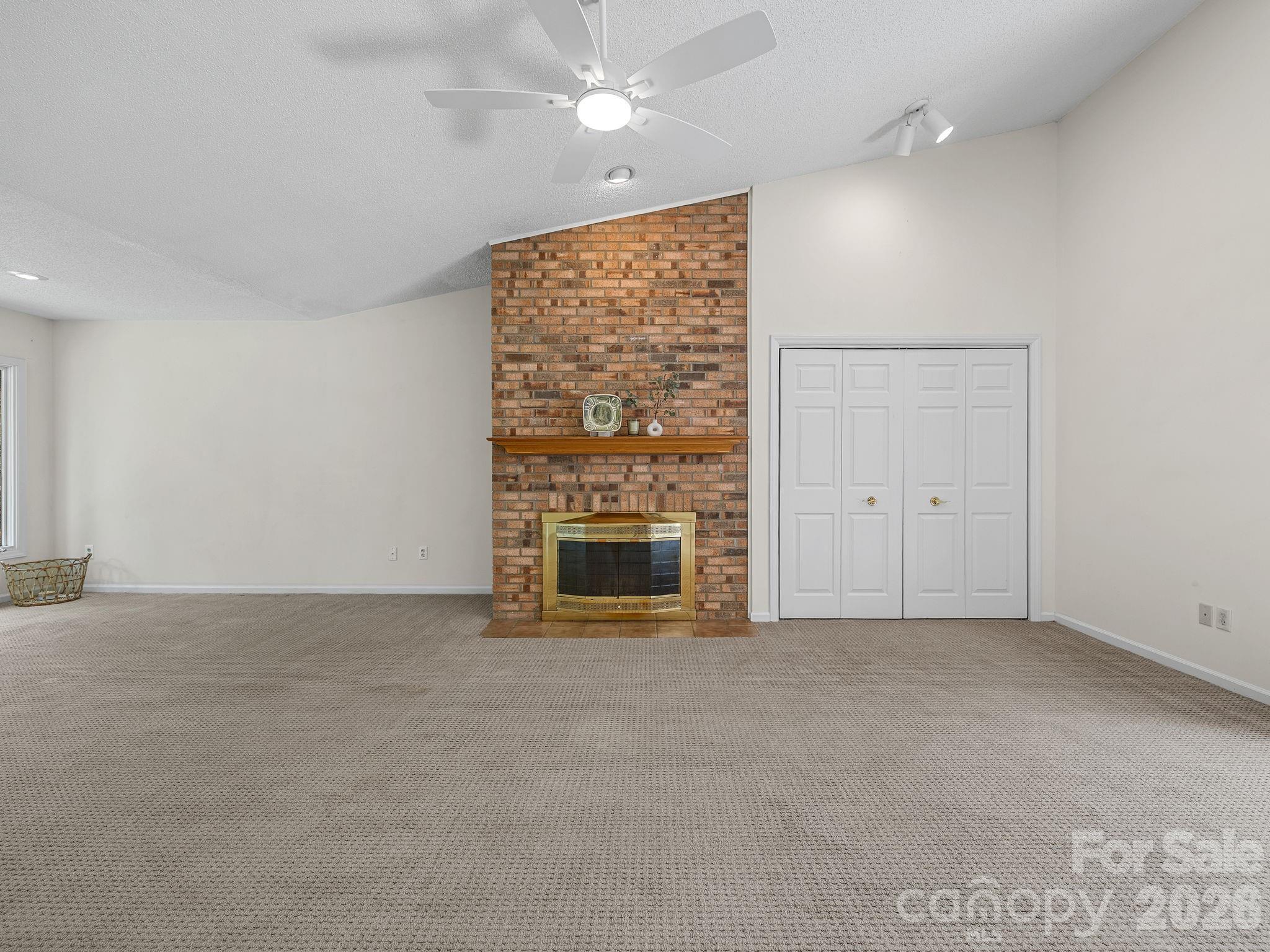 12 Hunting Country Trail — Tryon