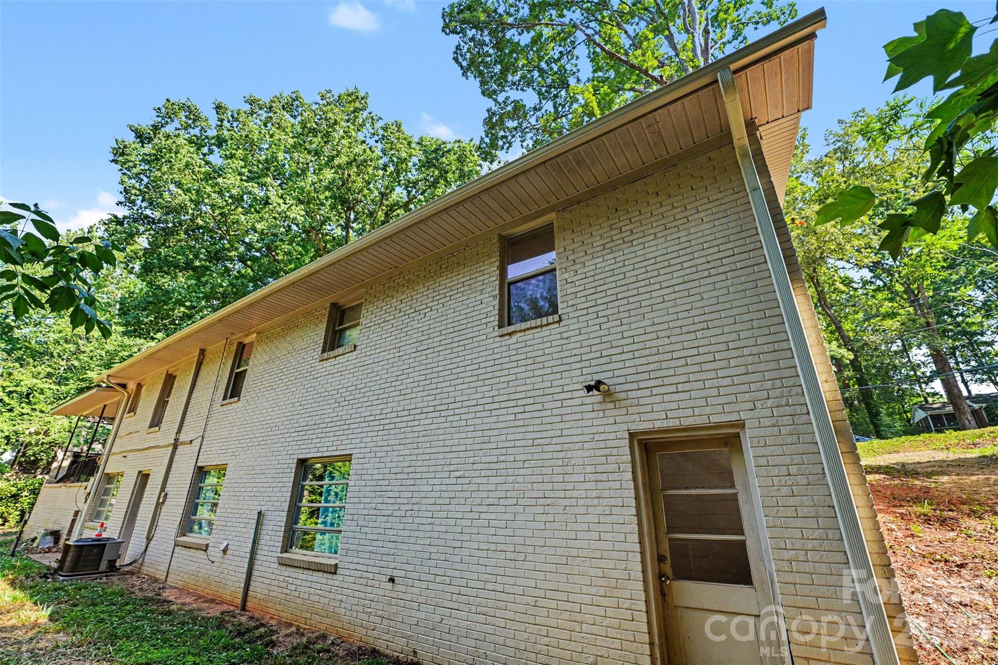 1003 W Sumter Street — Shelby
