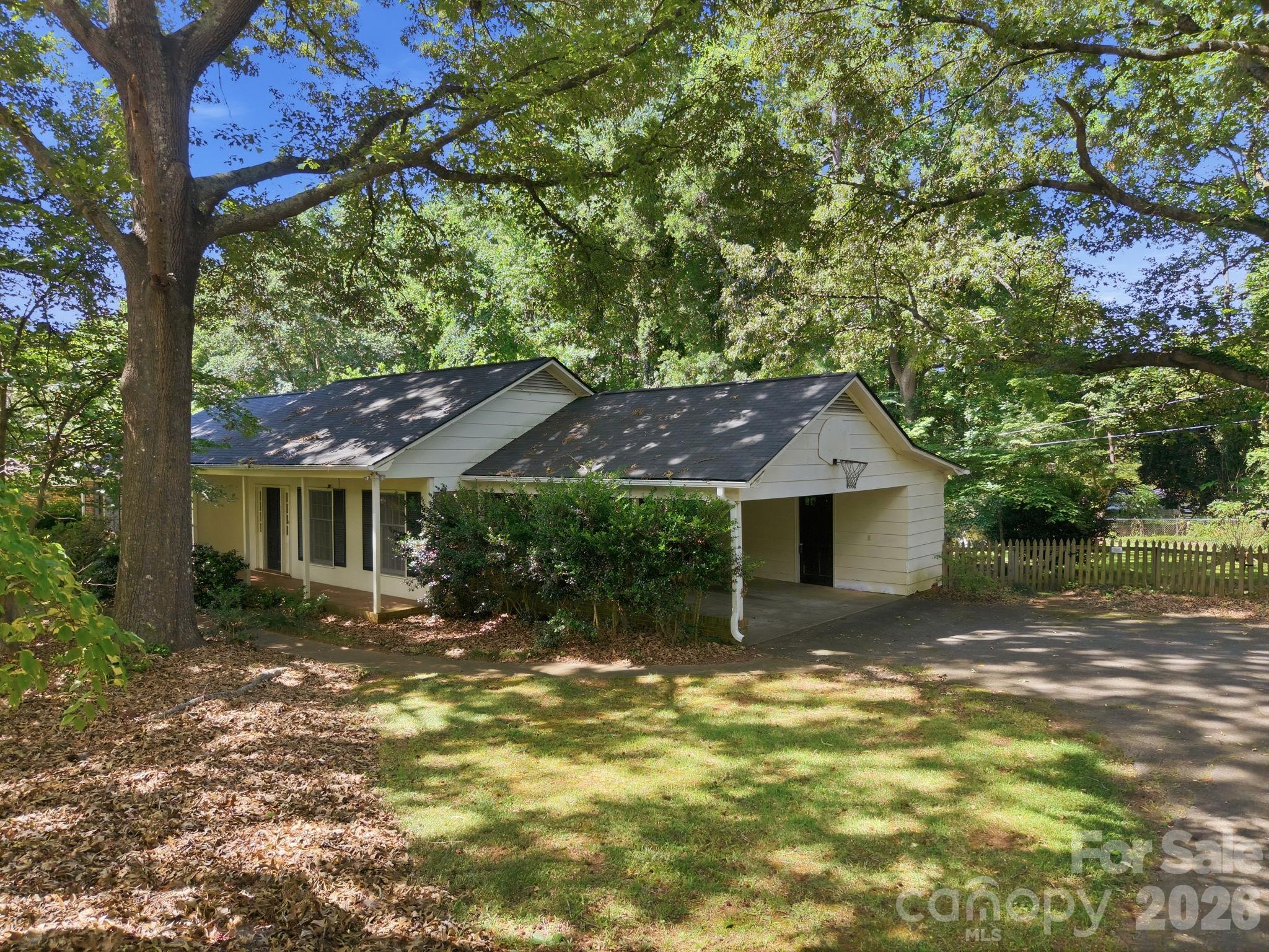 8801 Holiday Drive — Charlotte