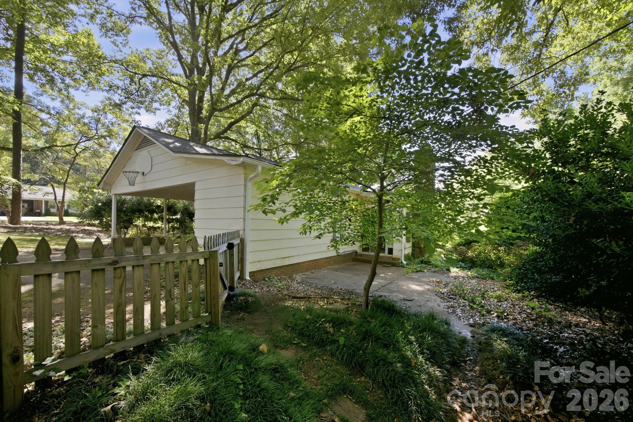 8801 Holiday Drive — Charlotte