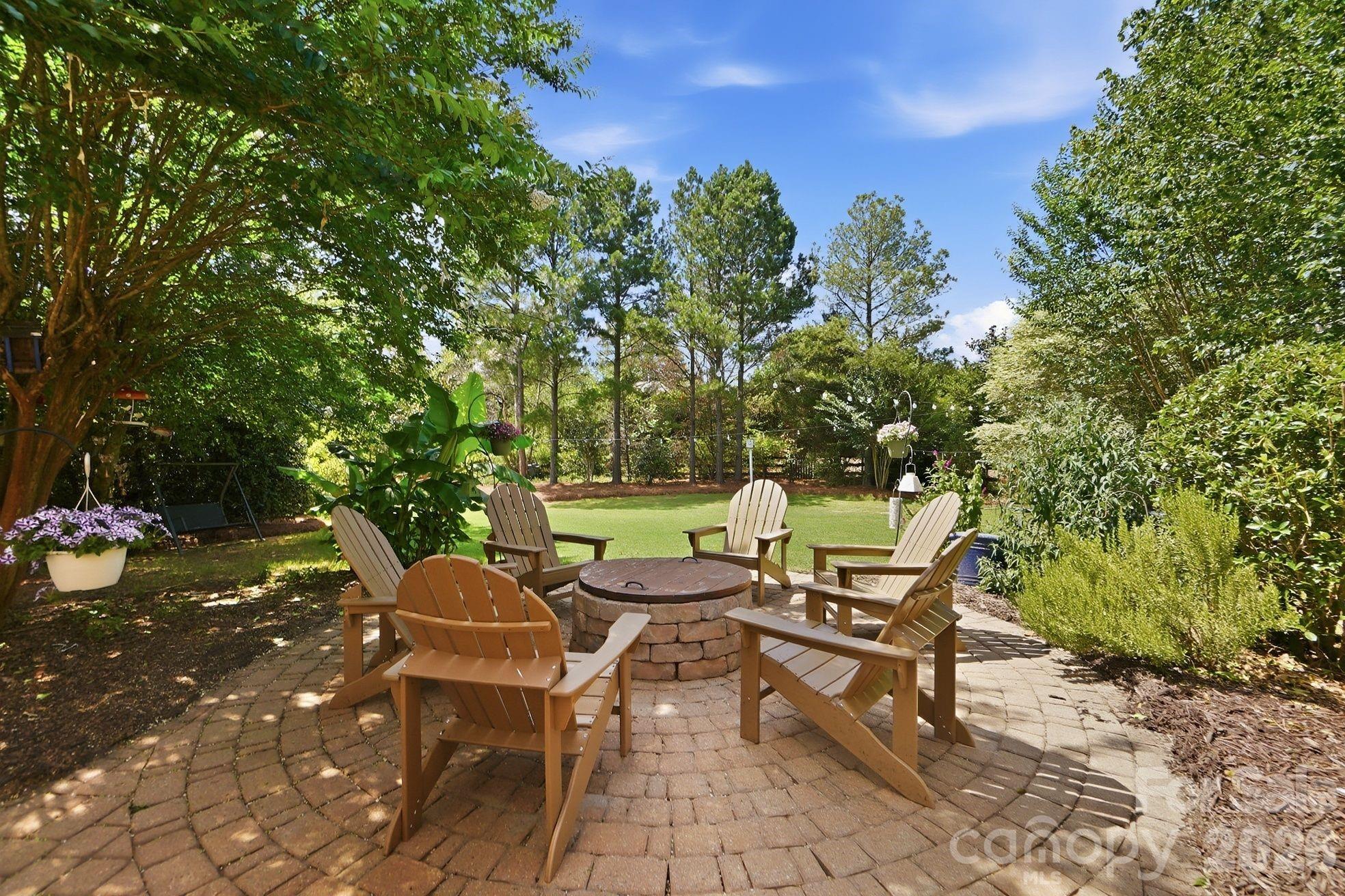 8120 Madrigal Court — Waxhaw