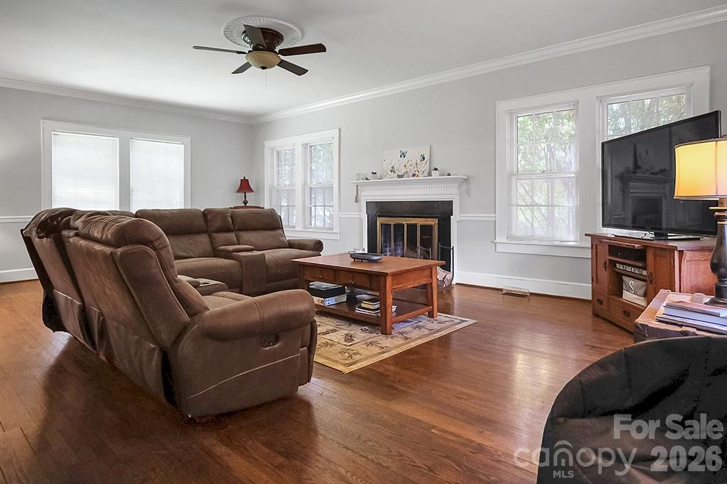 601 S Washington Street — Shelby