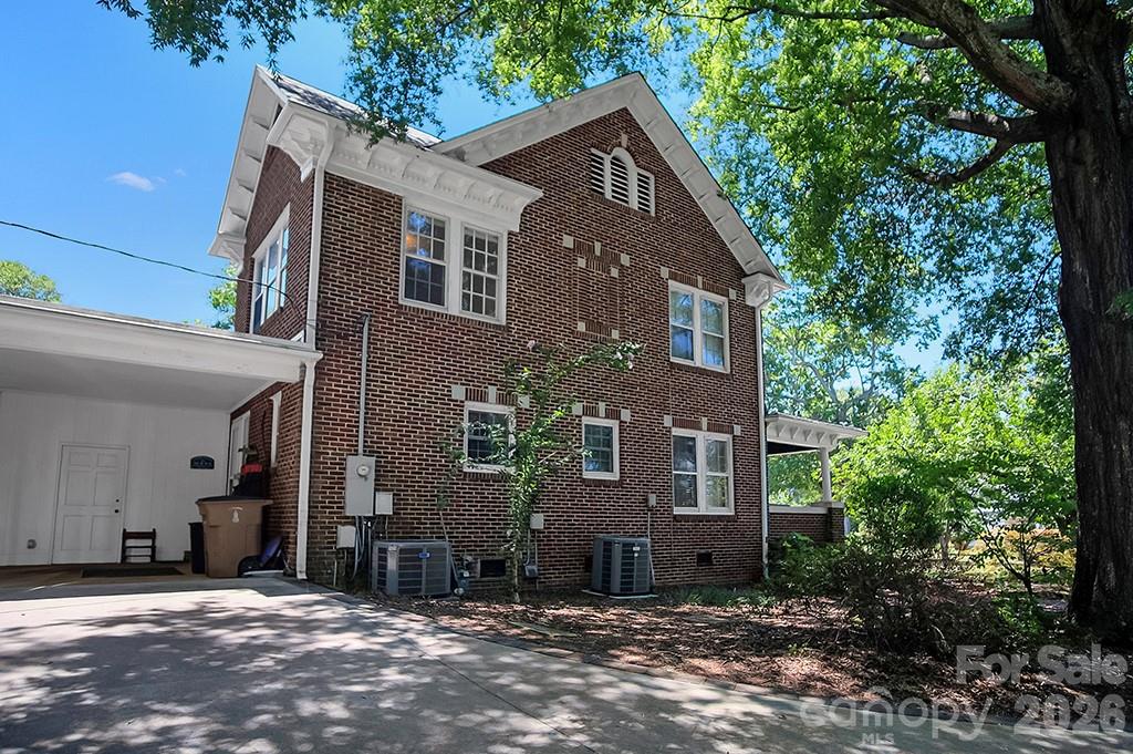 601 S Washington Street — Shelby