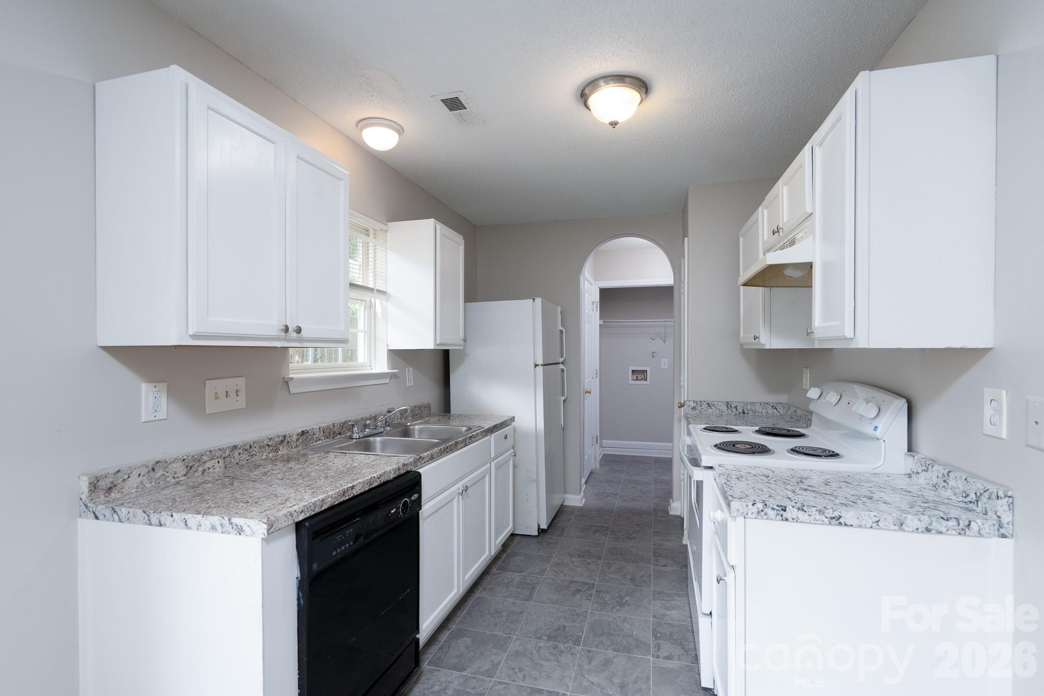 8016 Bronze Pike Drive — Charlotte