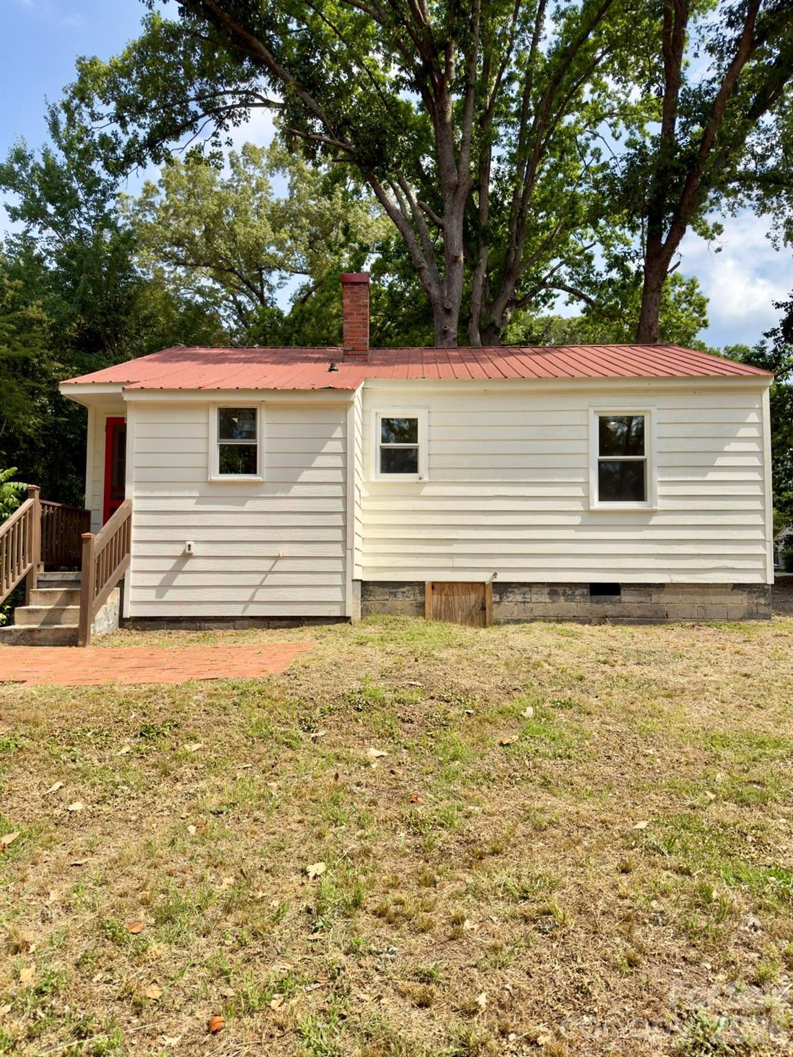 631 Forest Drive — Robbins