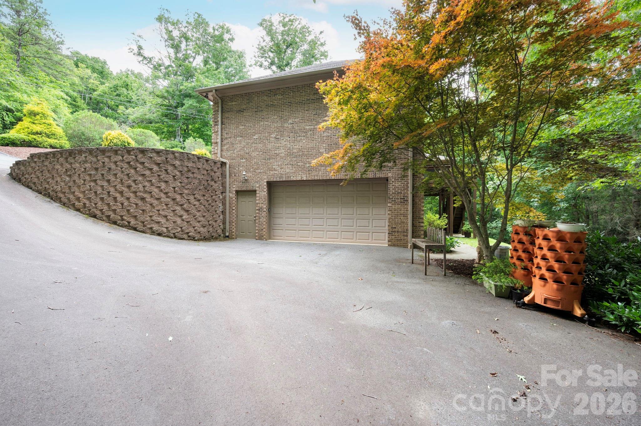 25 Whitaker View Road — Fairview