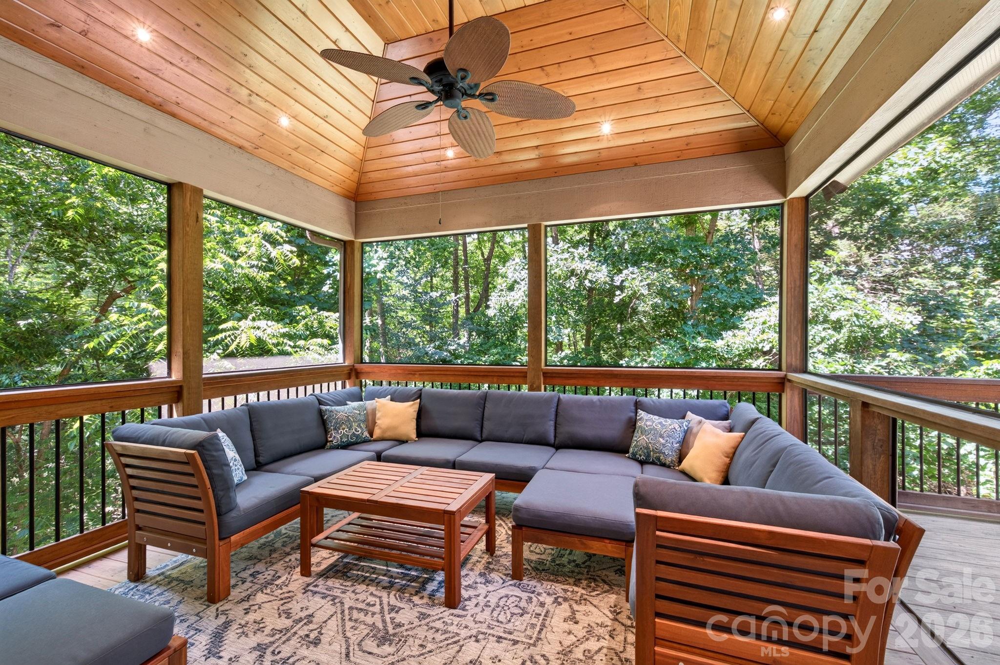 25 Whitaker View Road — Fairview