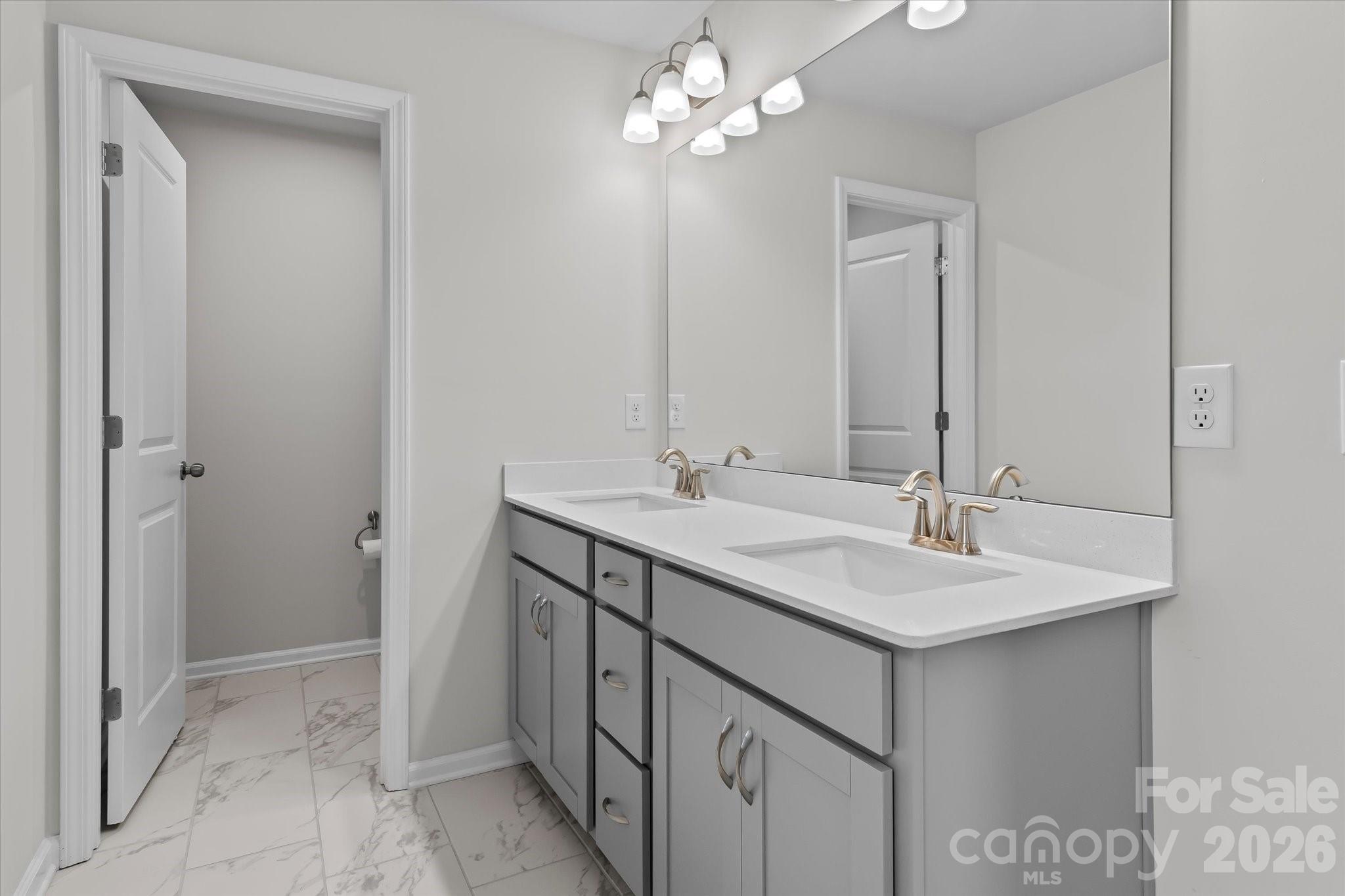 8122 Downy Oak Lane — Charlotte