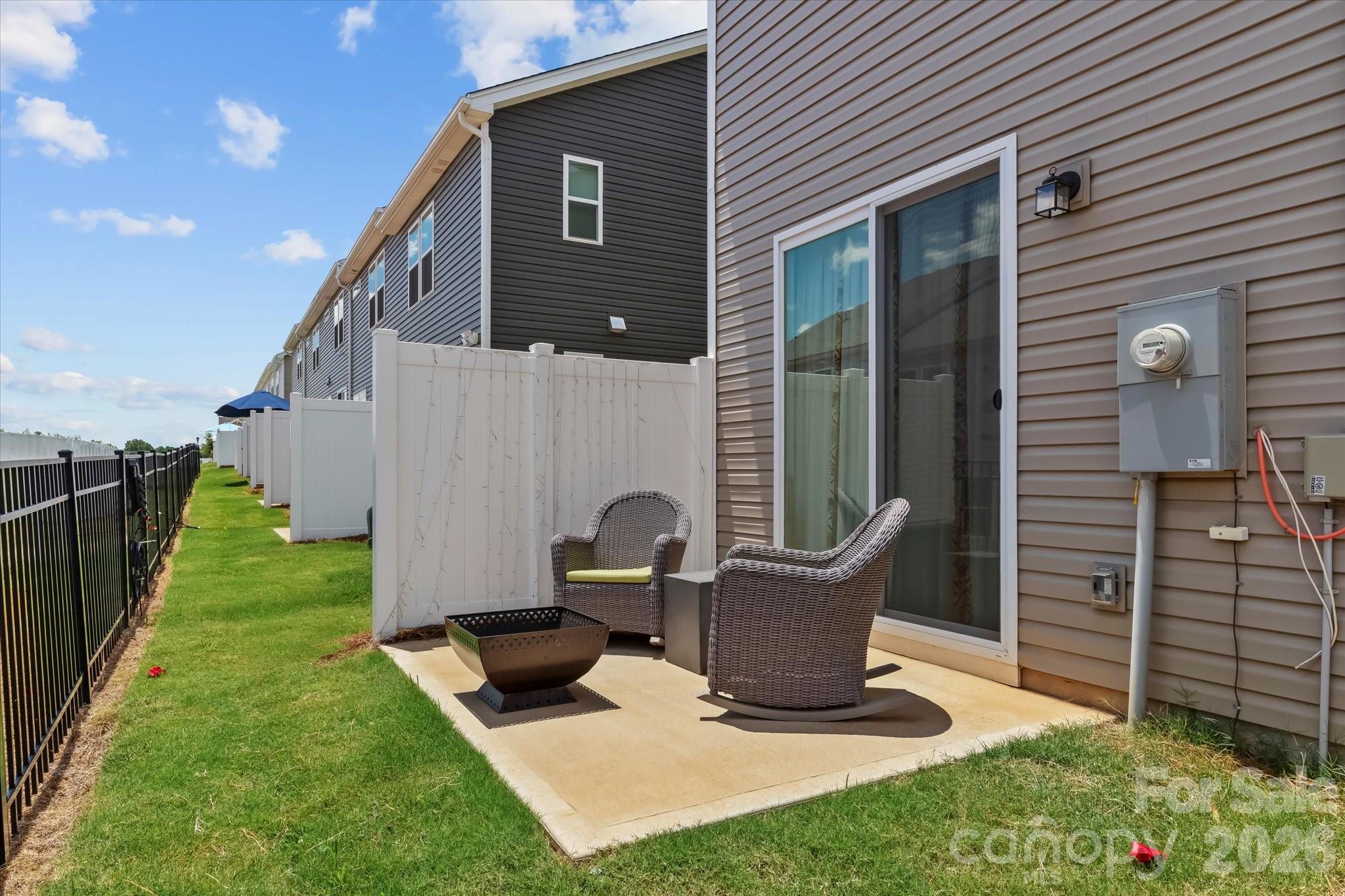 8122 Downy Oak Lane — Charlotte
