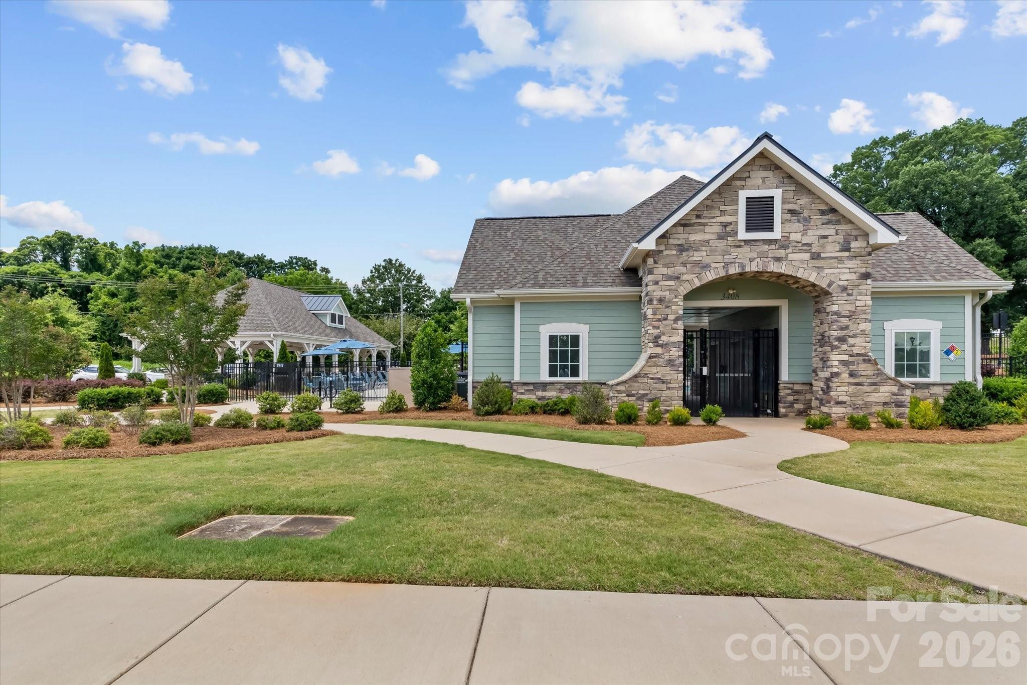 8122 Downy Oak Lane — Charlotte