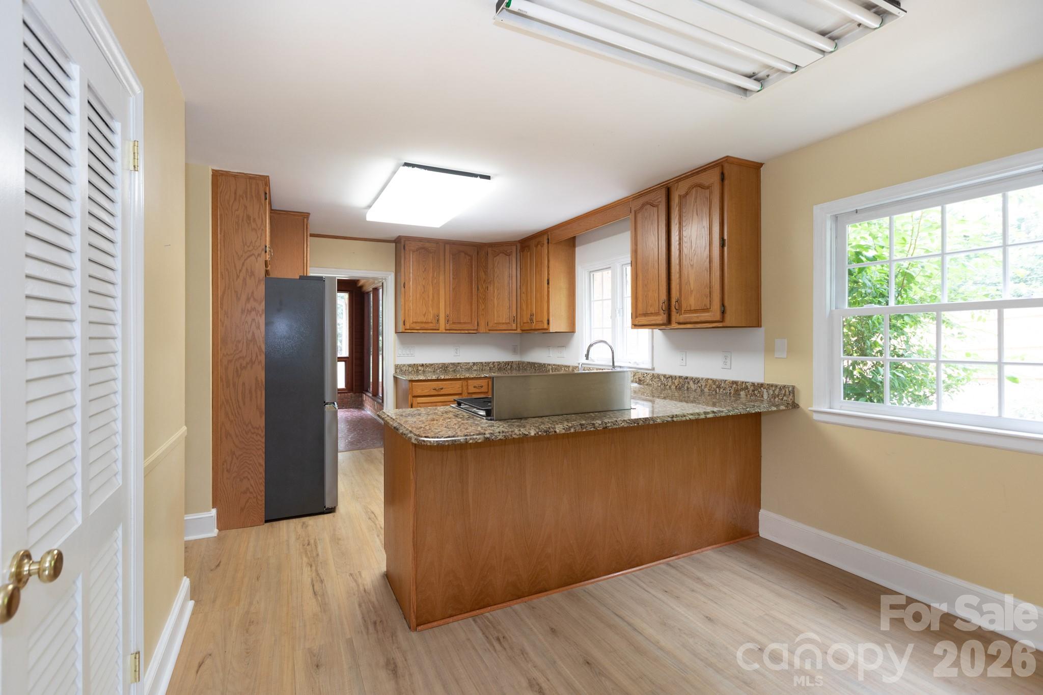 5511 Robinhood Road — Charlotte