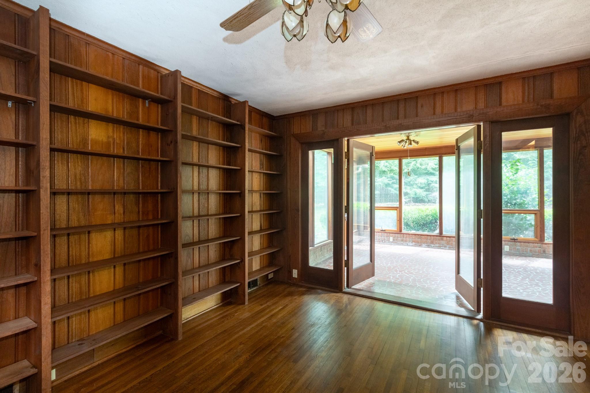 5511 Robinhood Road — Charlotte