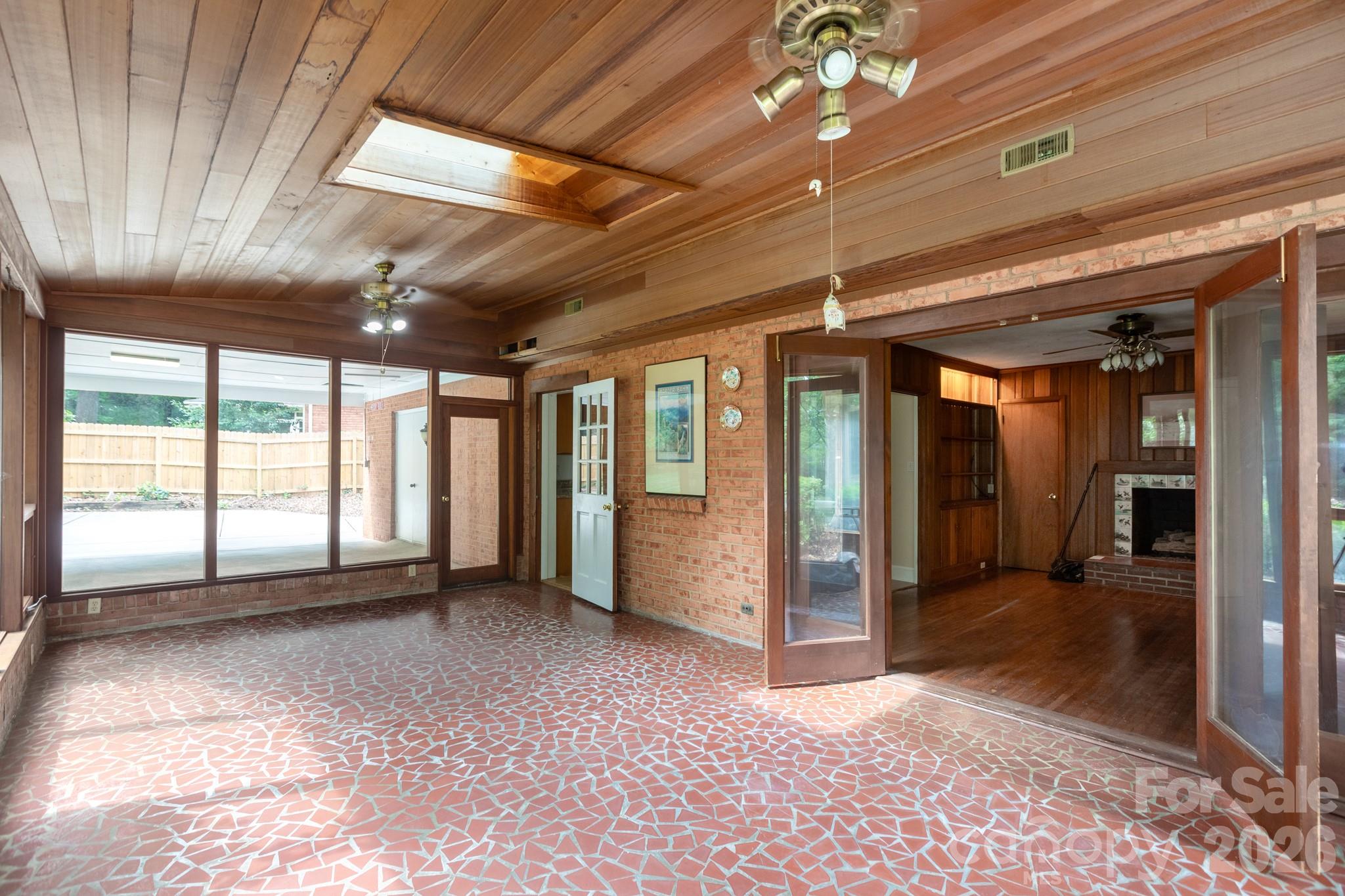 5511 Robinhood Road — Charlotte