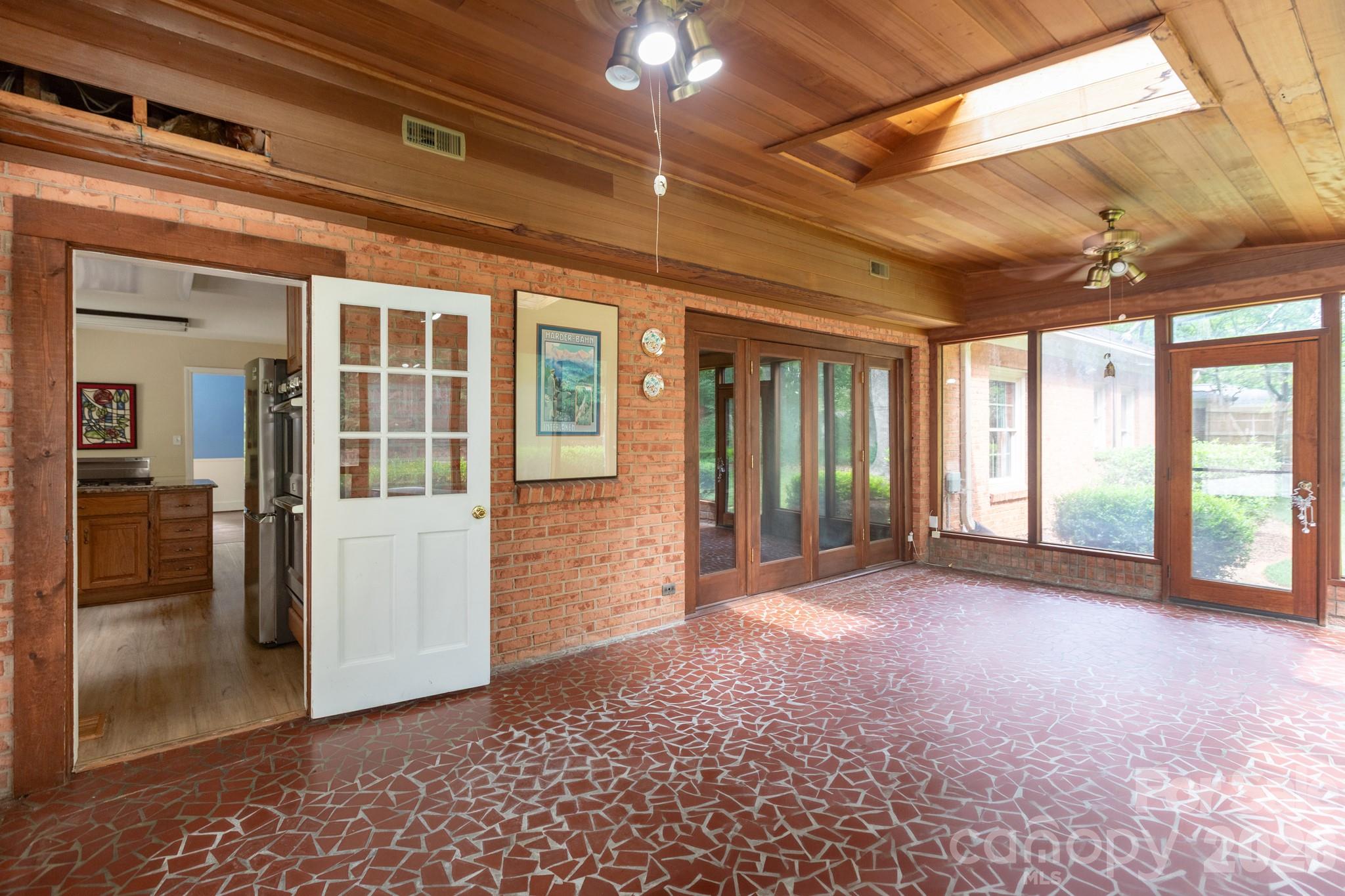 5511 Robinhood Road — Charlotte