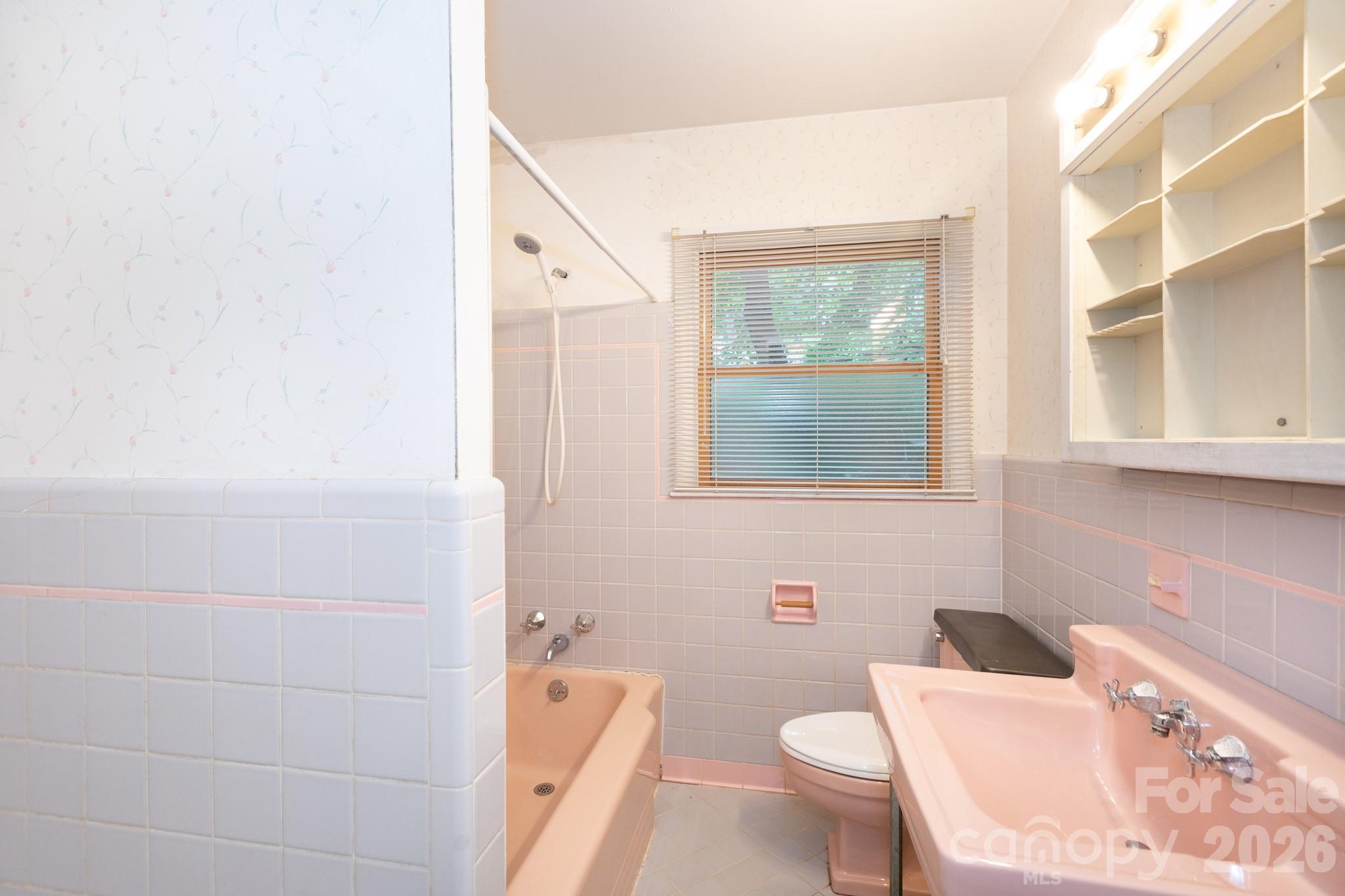 5511 Robinhood Road — Charlotte
