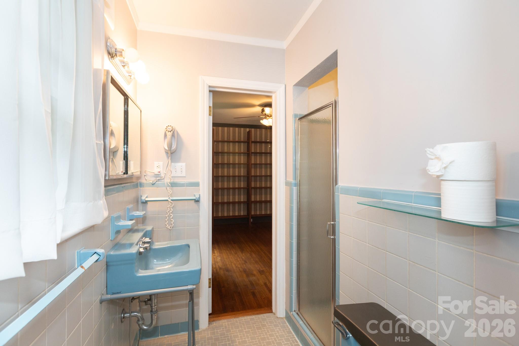 5511 Robinhood Road — Charlotte