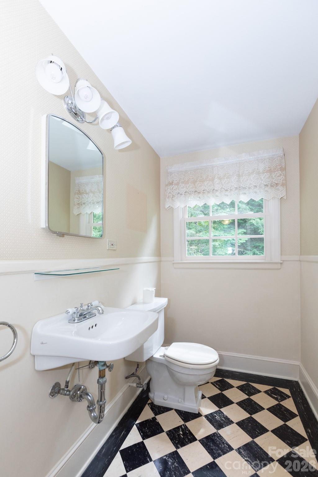 5511 Robinhood Road — Charlotte