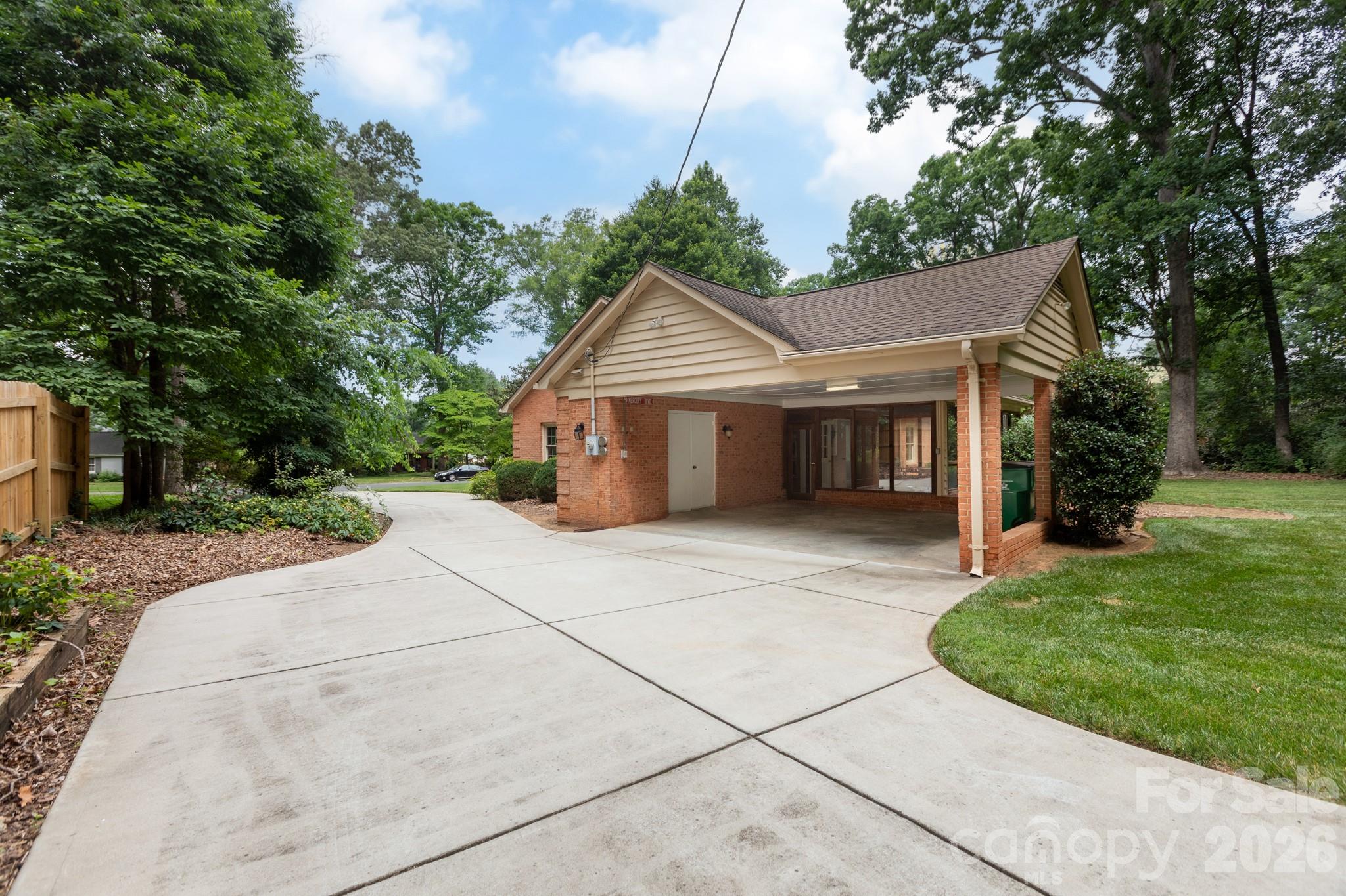 5511 Robinhood Road — Charlotte