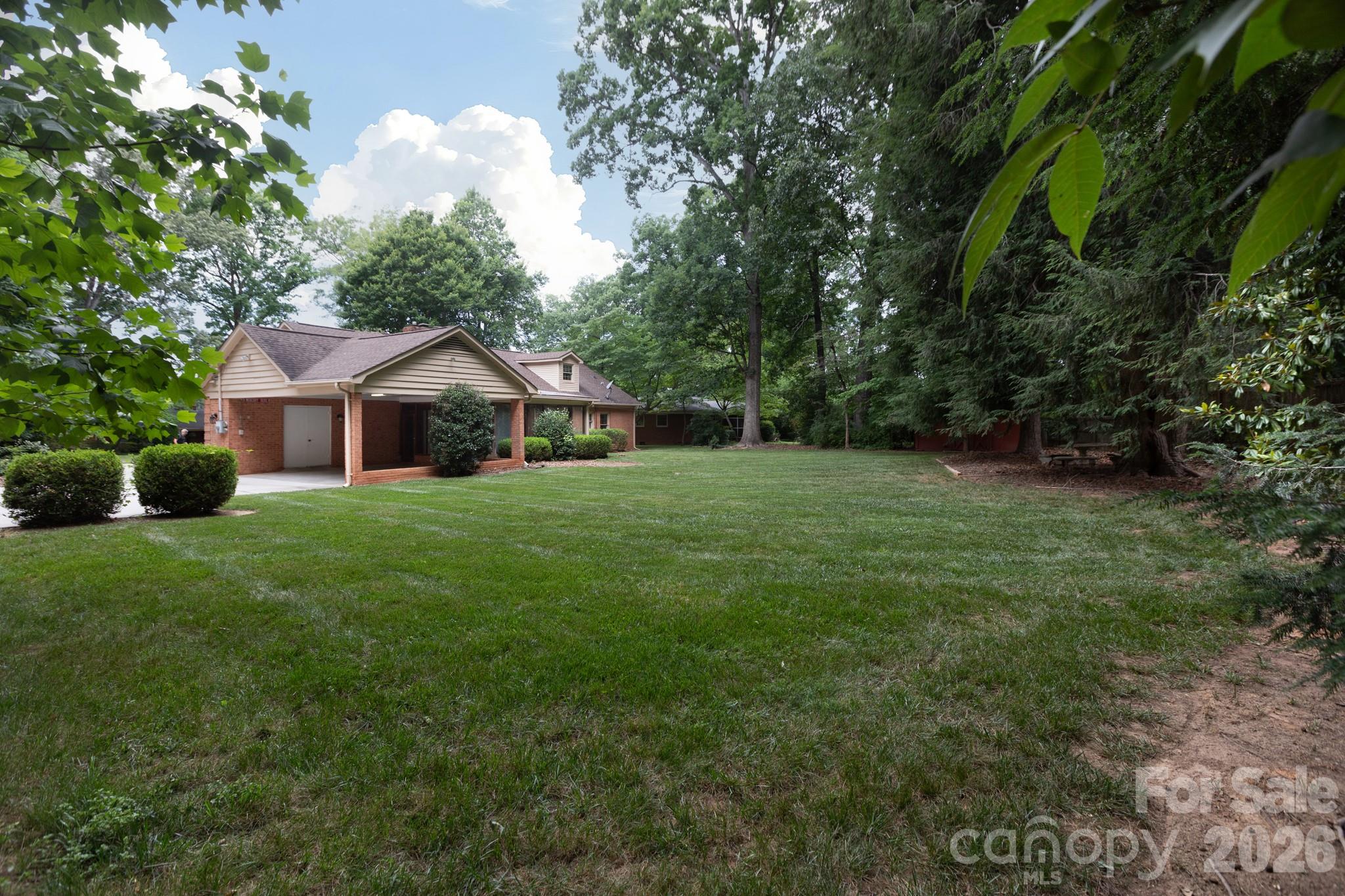 5511 Robinhood Road — Charlotte