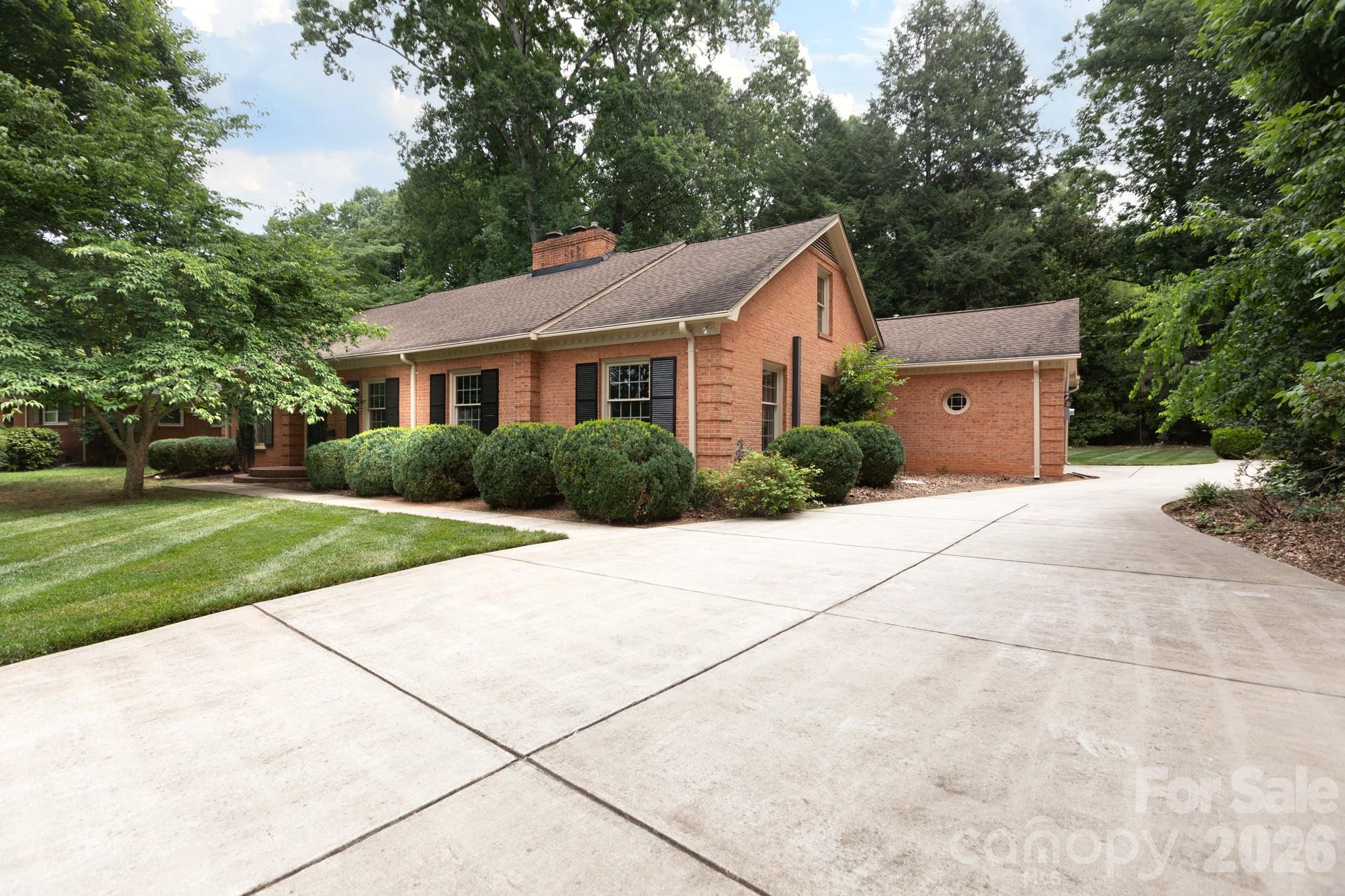 5511 Robinhood Road — Charlotte