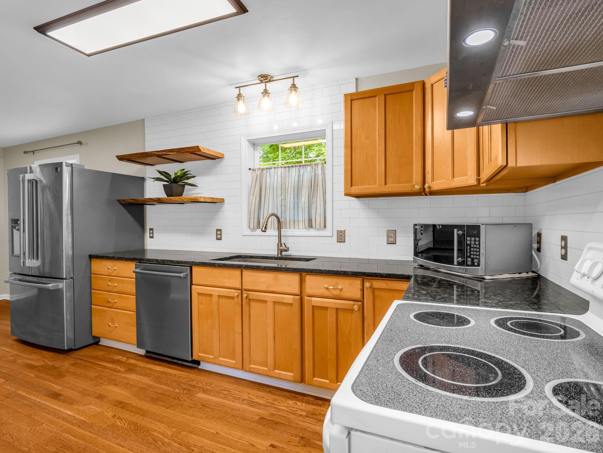 30 Lake Forest Lane — Hendersonville