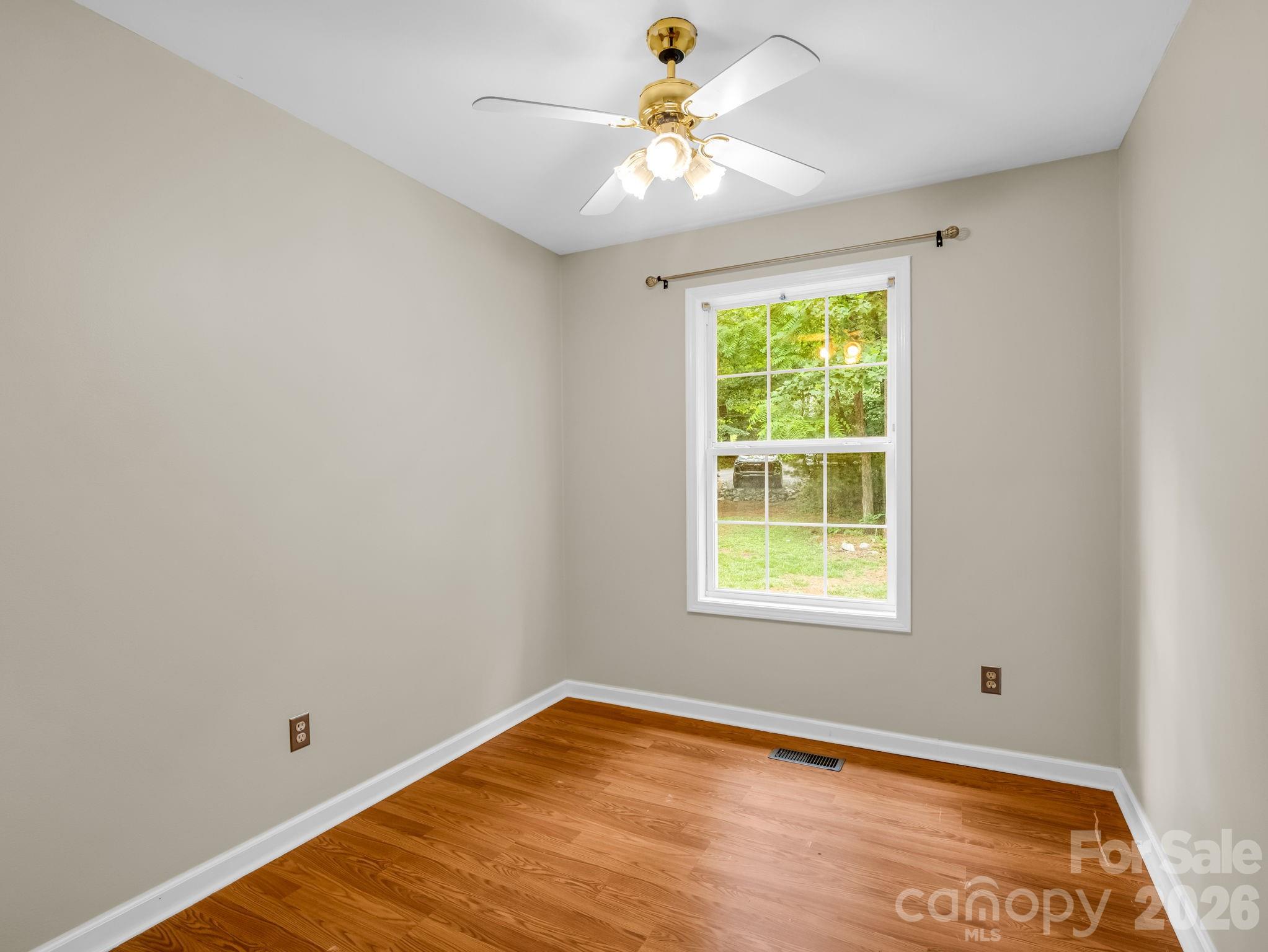 30 Lake Forest Lane — Hendersonville