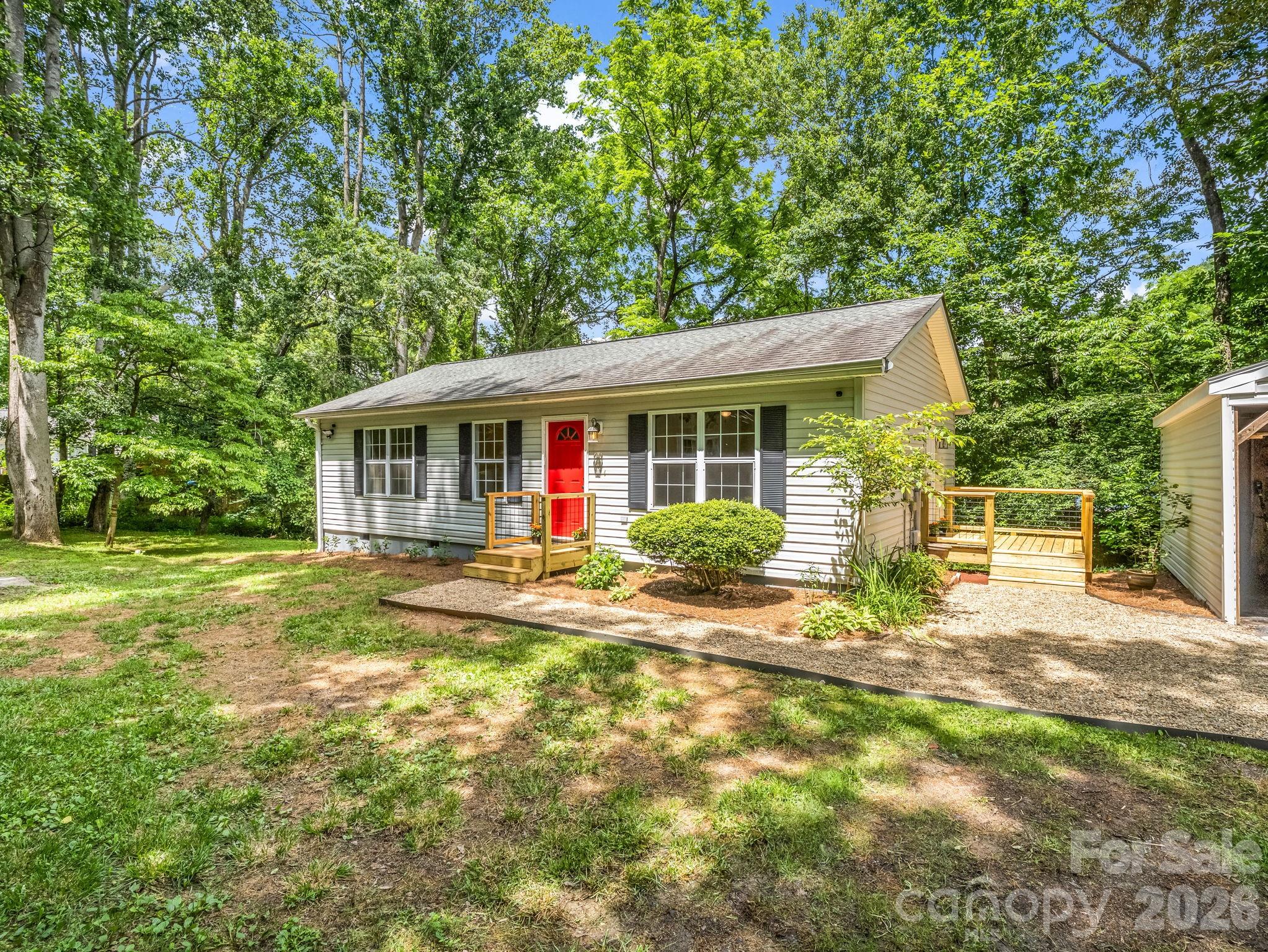 30 Lake Forest Lane — Hendersonville