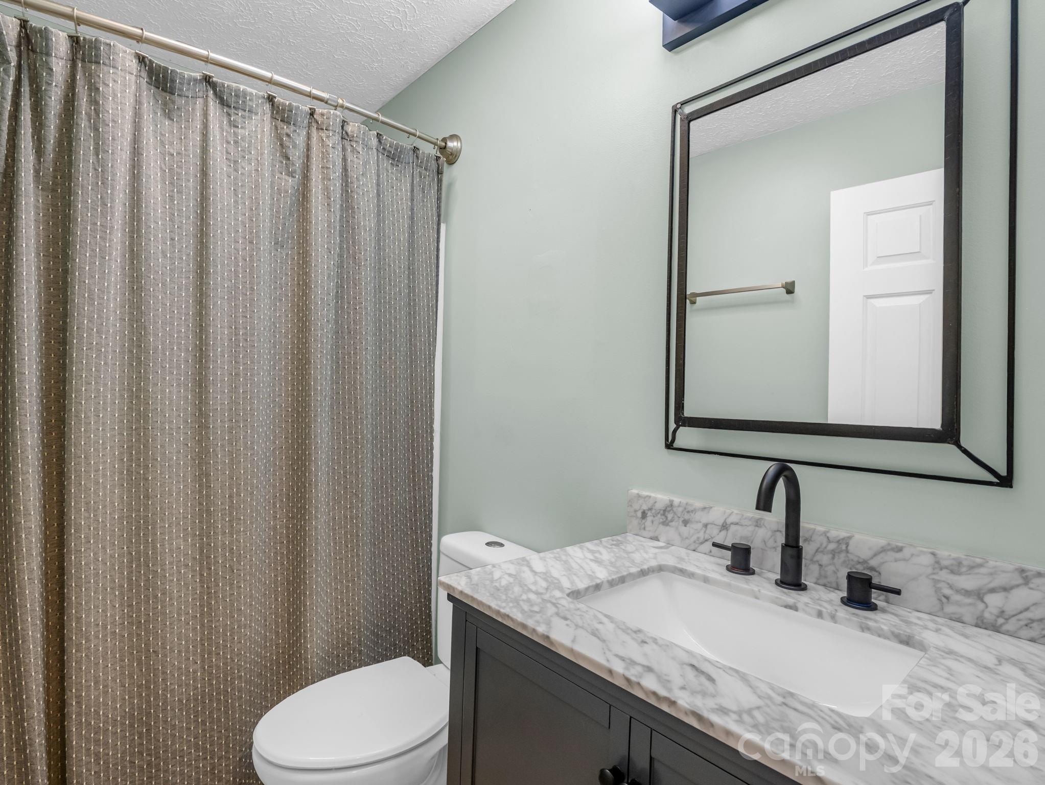30 Lake Forest Lane — Hendersonville