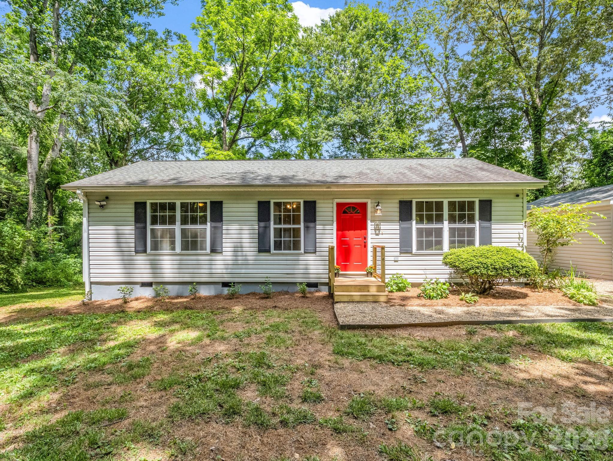 30 Lake Forest Lane — Hendersonville