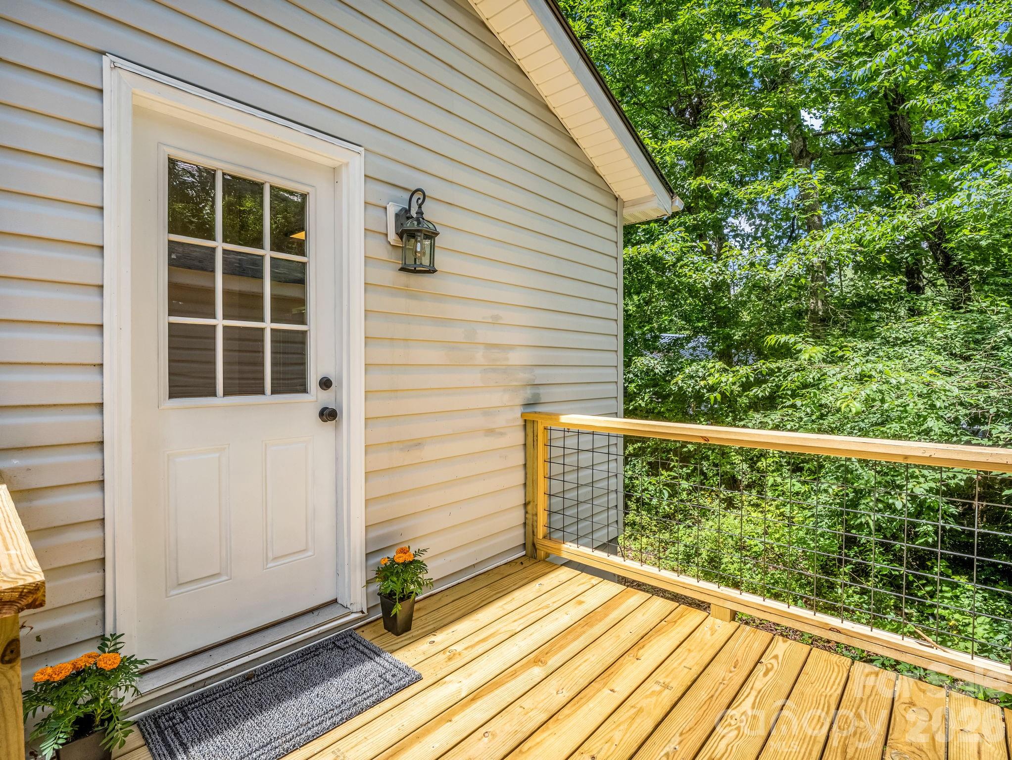 30 Lake Forest Lane — Hendersonville