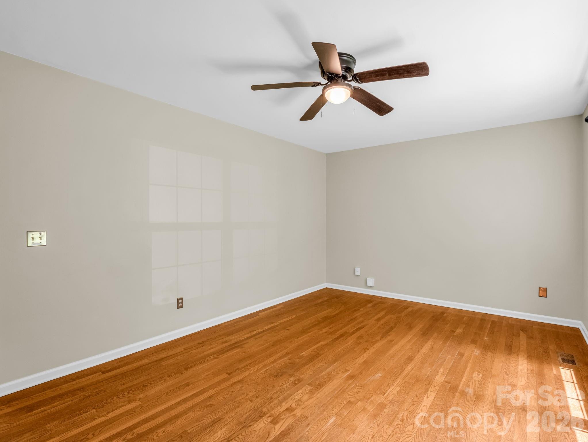 30 Lake Forest Lane — Hendersonville