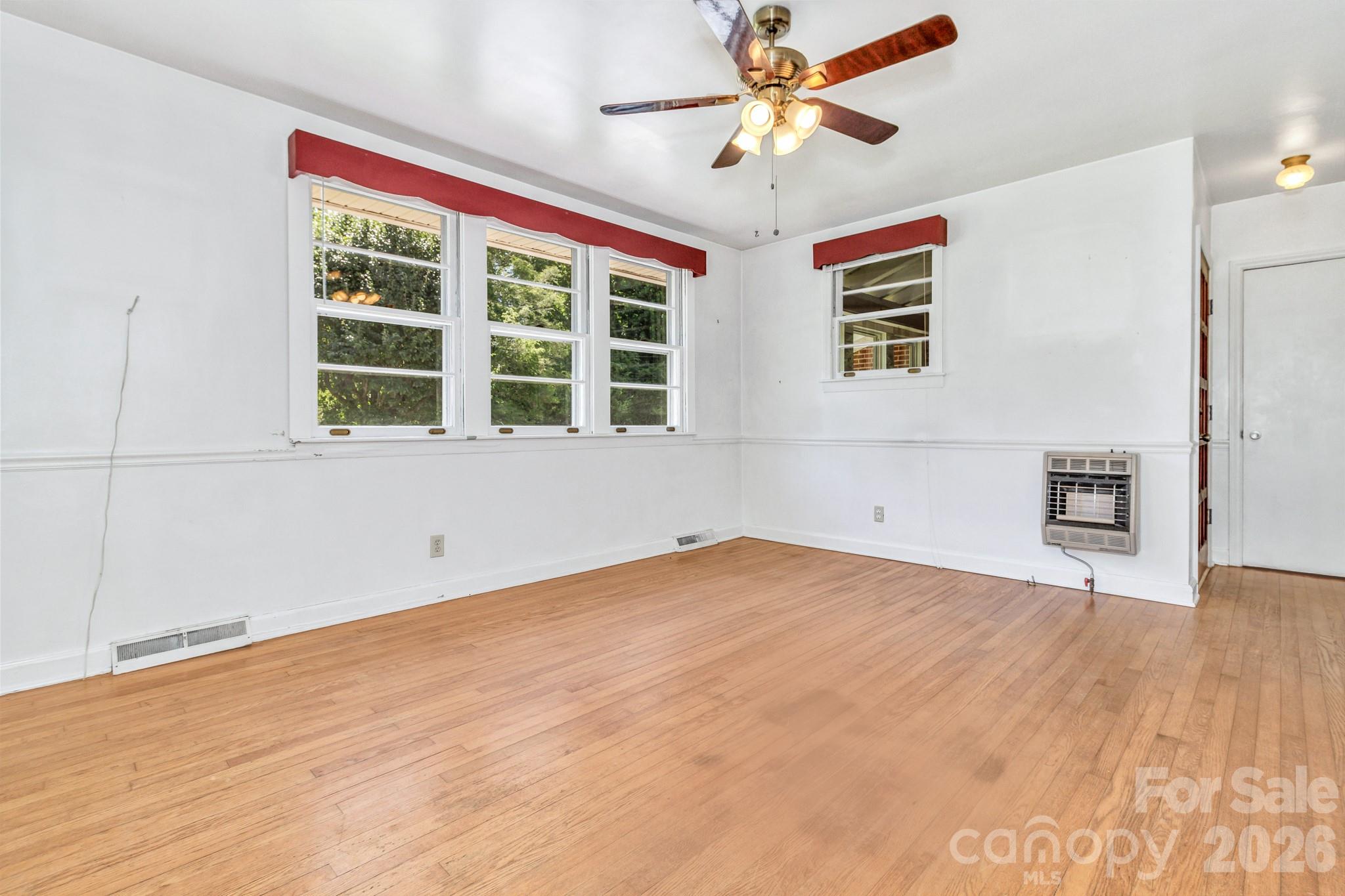 907 W Blue Ridge Road — East Flat Rock