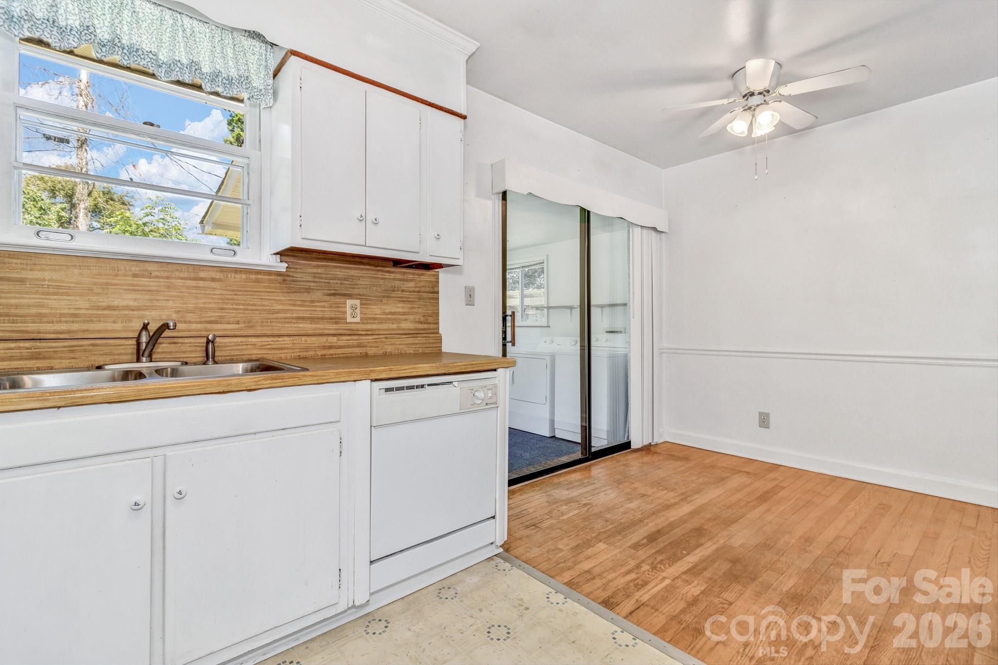 907 W Blue Ridge Road — East Flat Rock