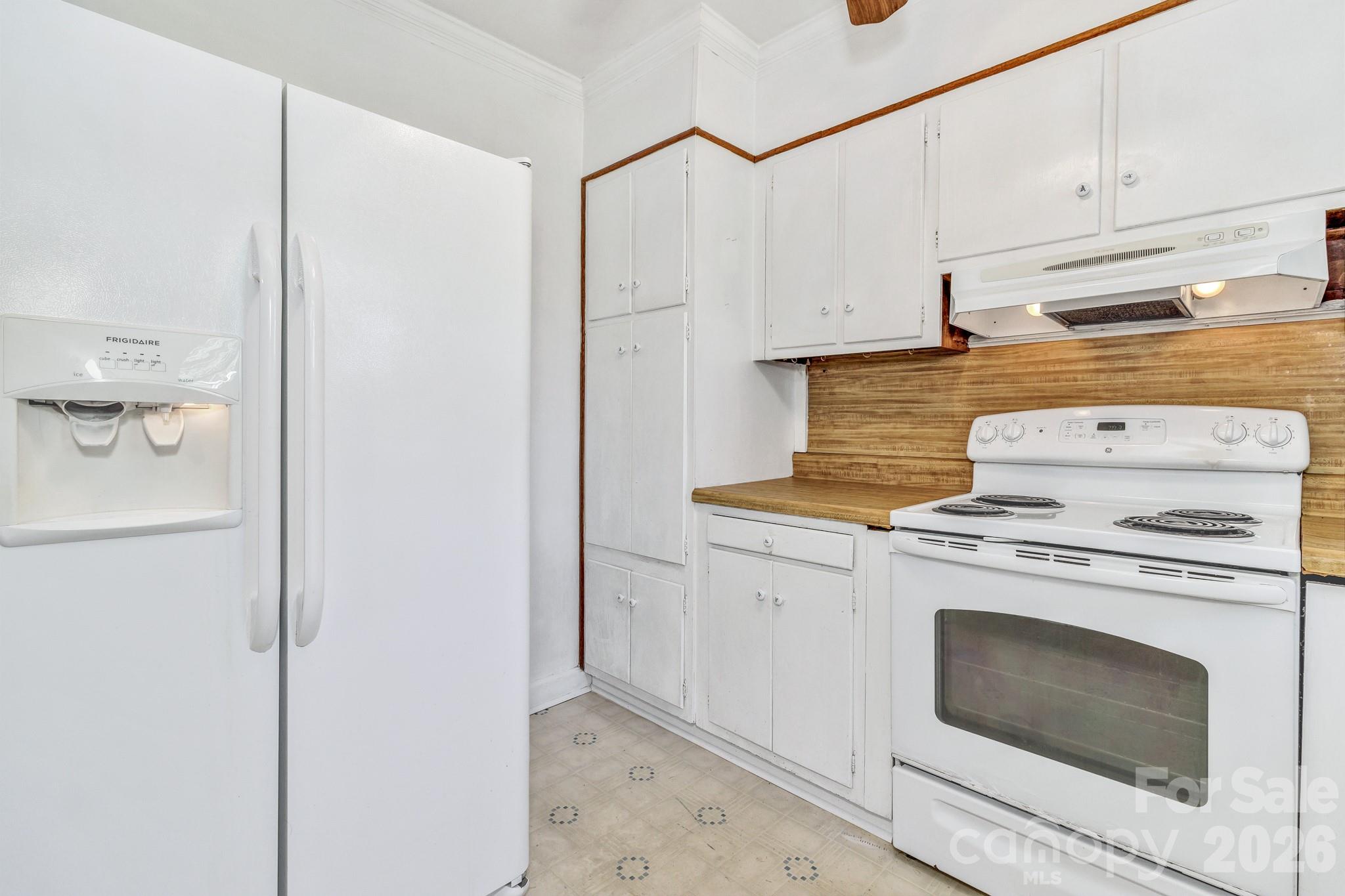 907 W Blue Ridge Road — East Flat Rock