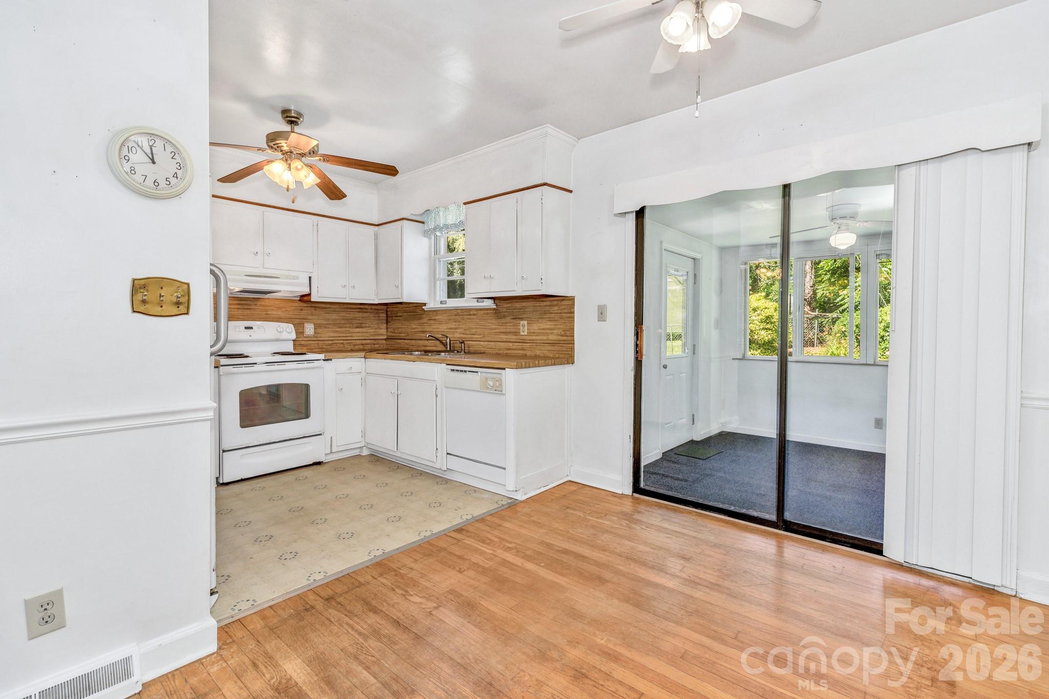 907 W Blue Ridge Road — East Flat Rock
