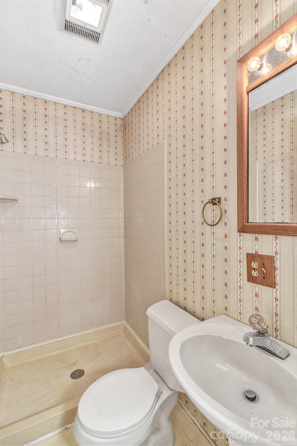 907 W Blue Ridge Road — East Flat Rock