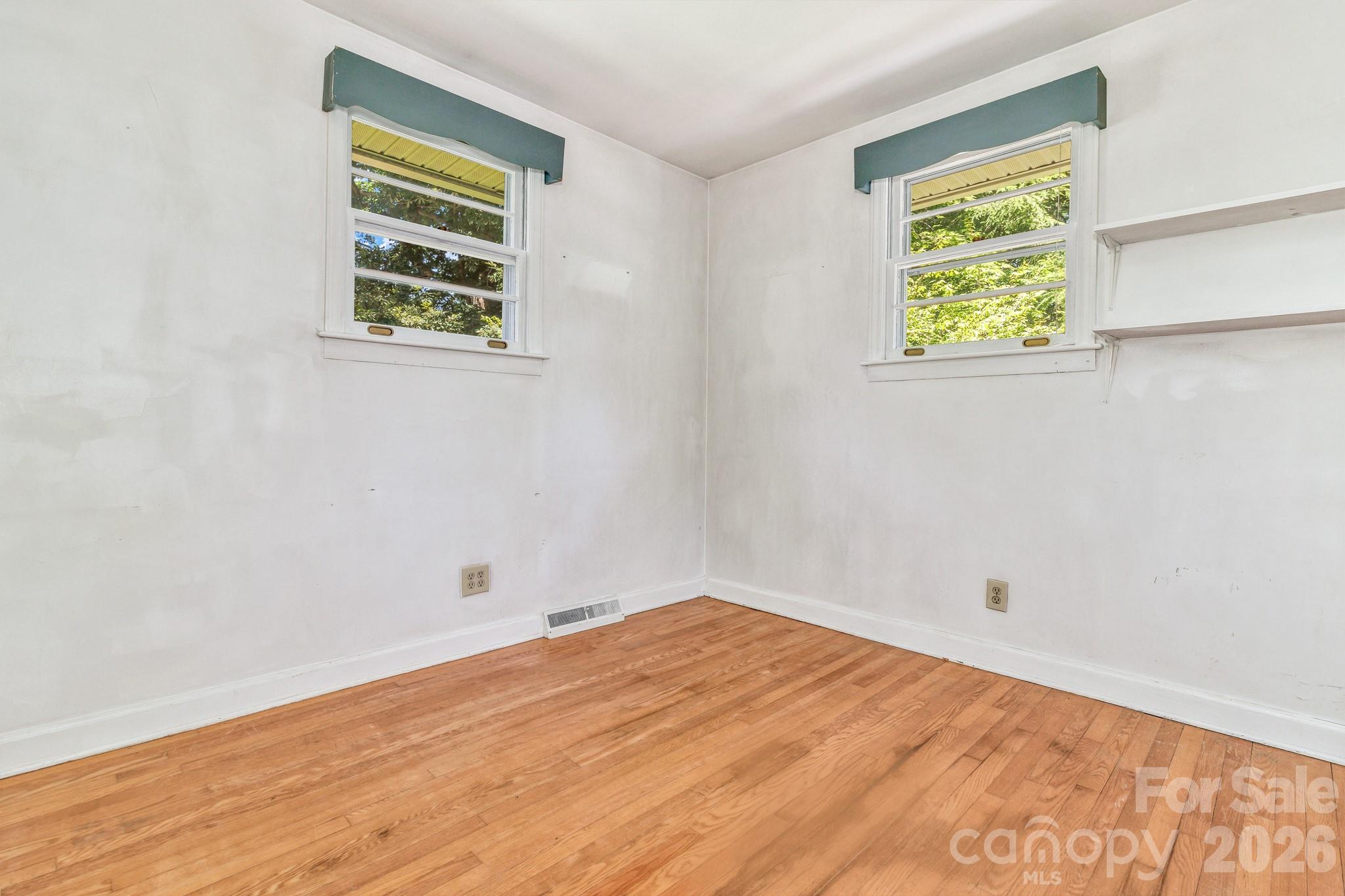 907 W Blue Ridge Road — East Flat Rock