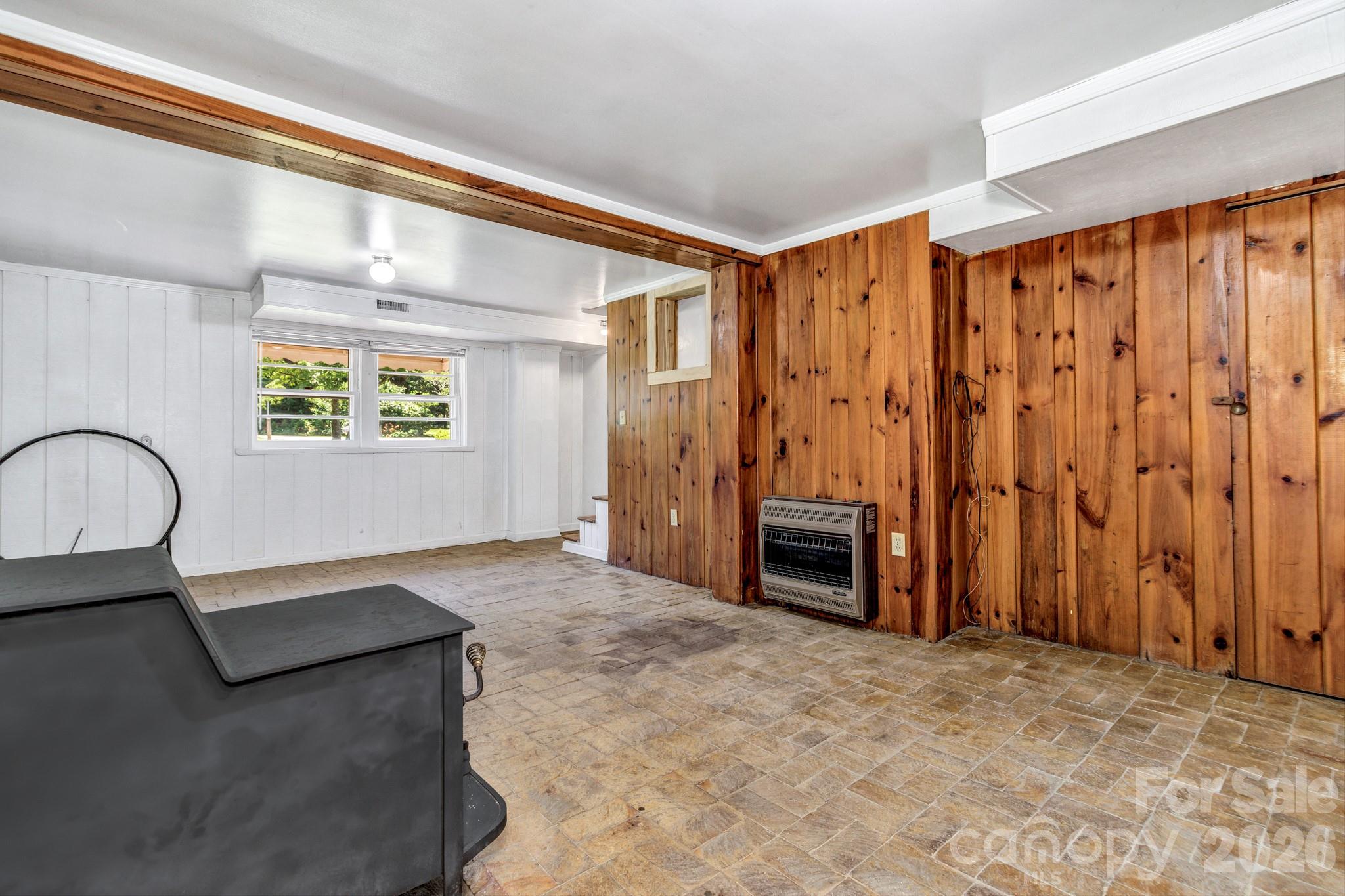 907 W Blue Ridge Road — East Flat Rock
