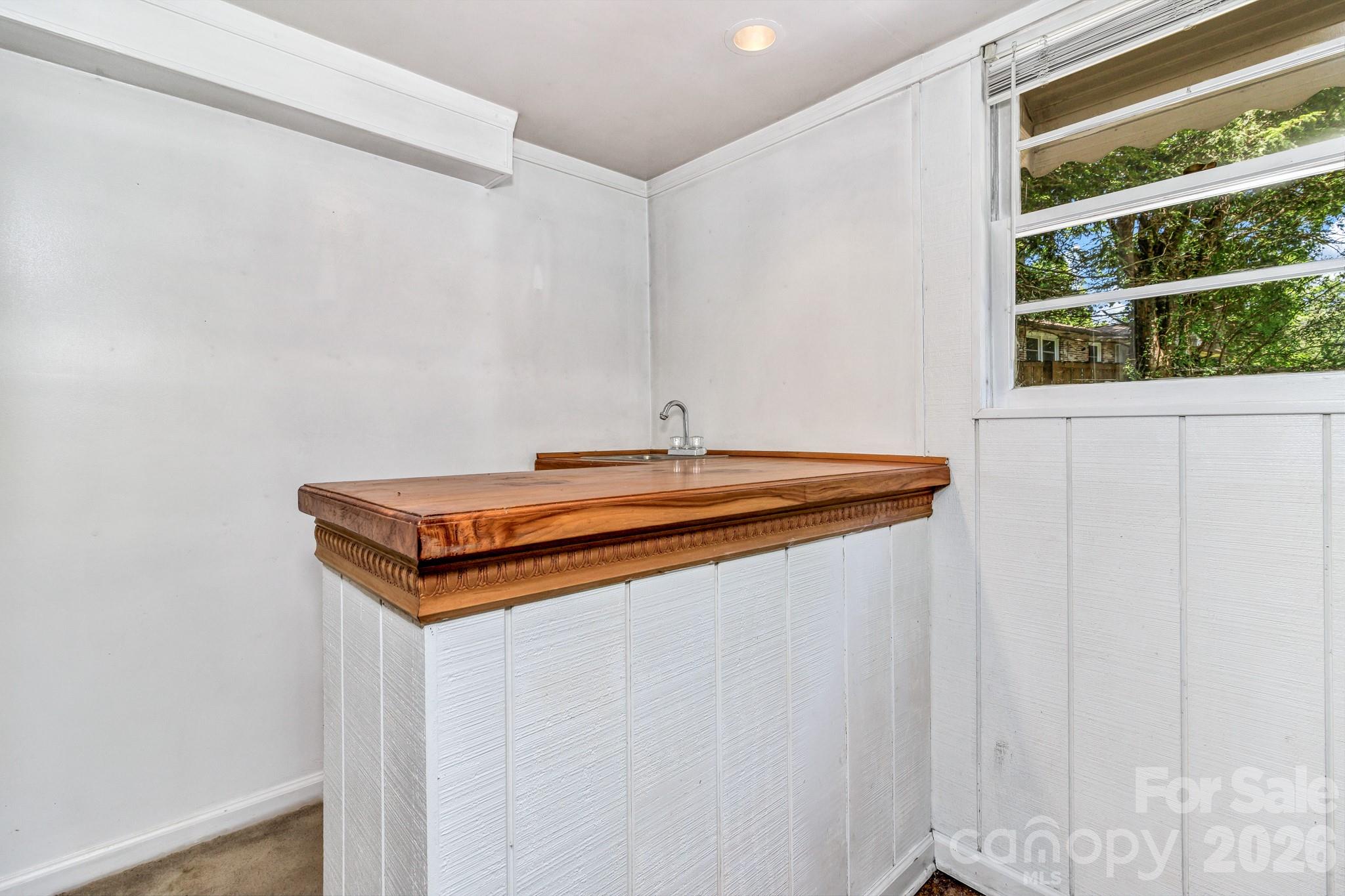 907 W Blue Ridge Road — East Flat Rock