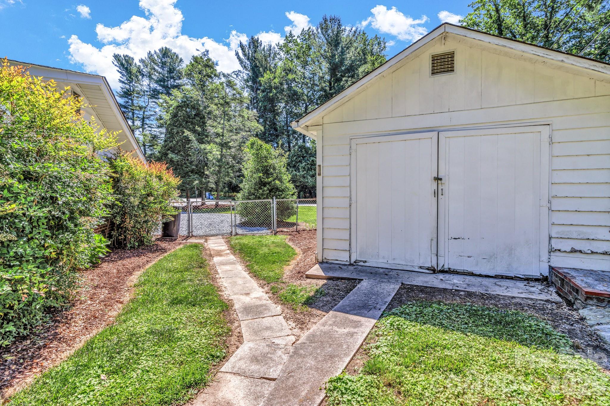 907 W Blue Ridge Road — East Flat Rock