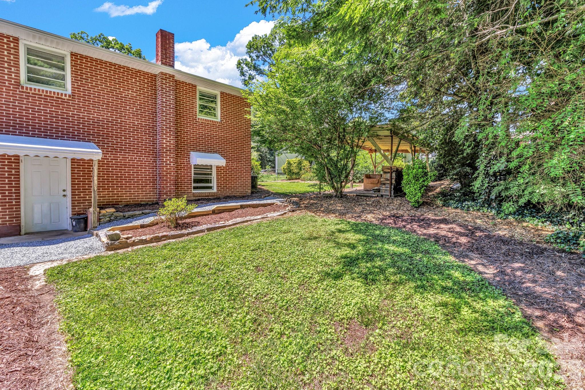 907 W Blue Ridge Road — East Flat Rock