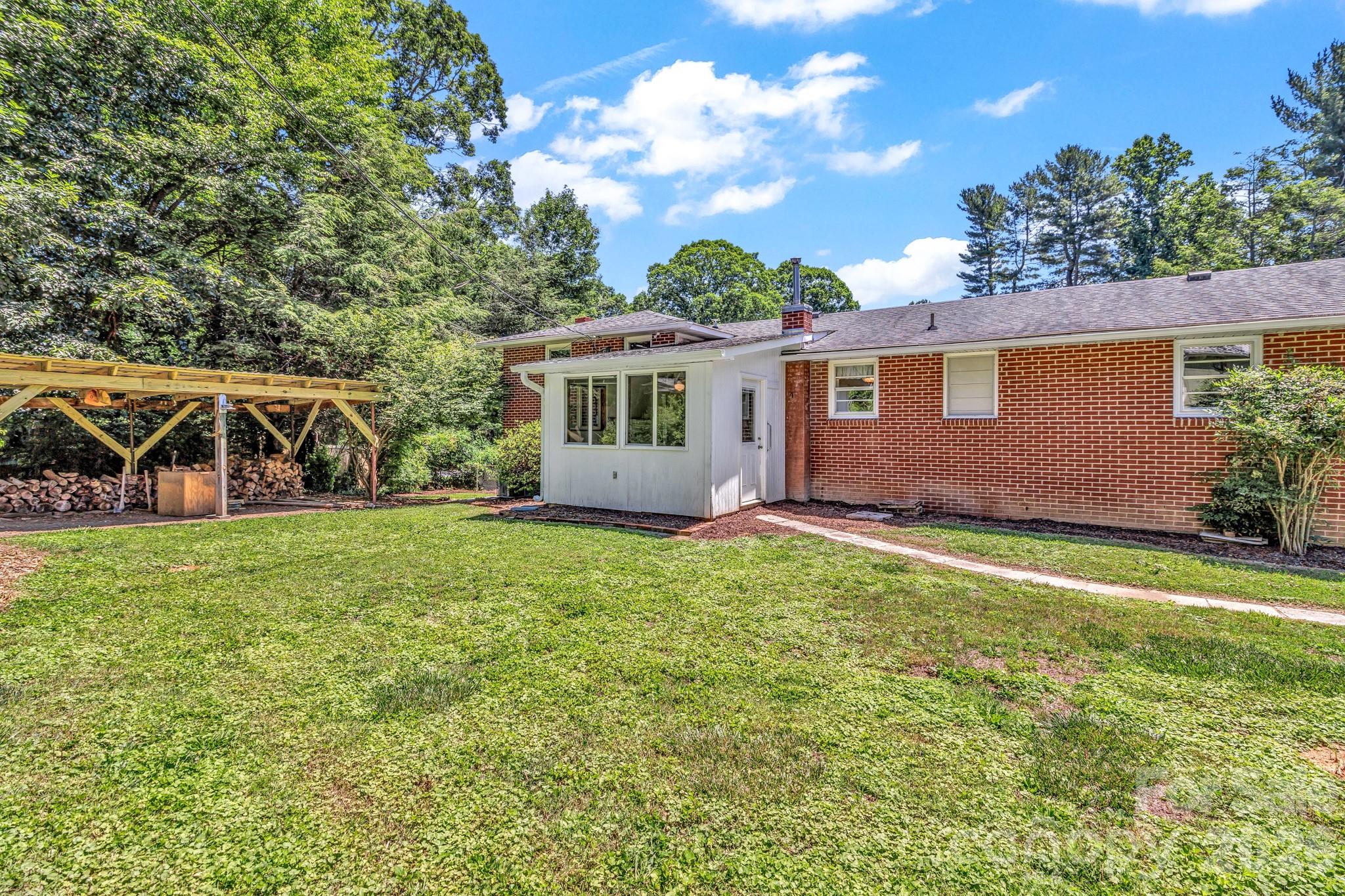 907 W Blue Ridge Road — East Flat Rock